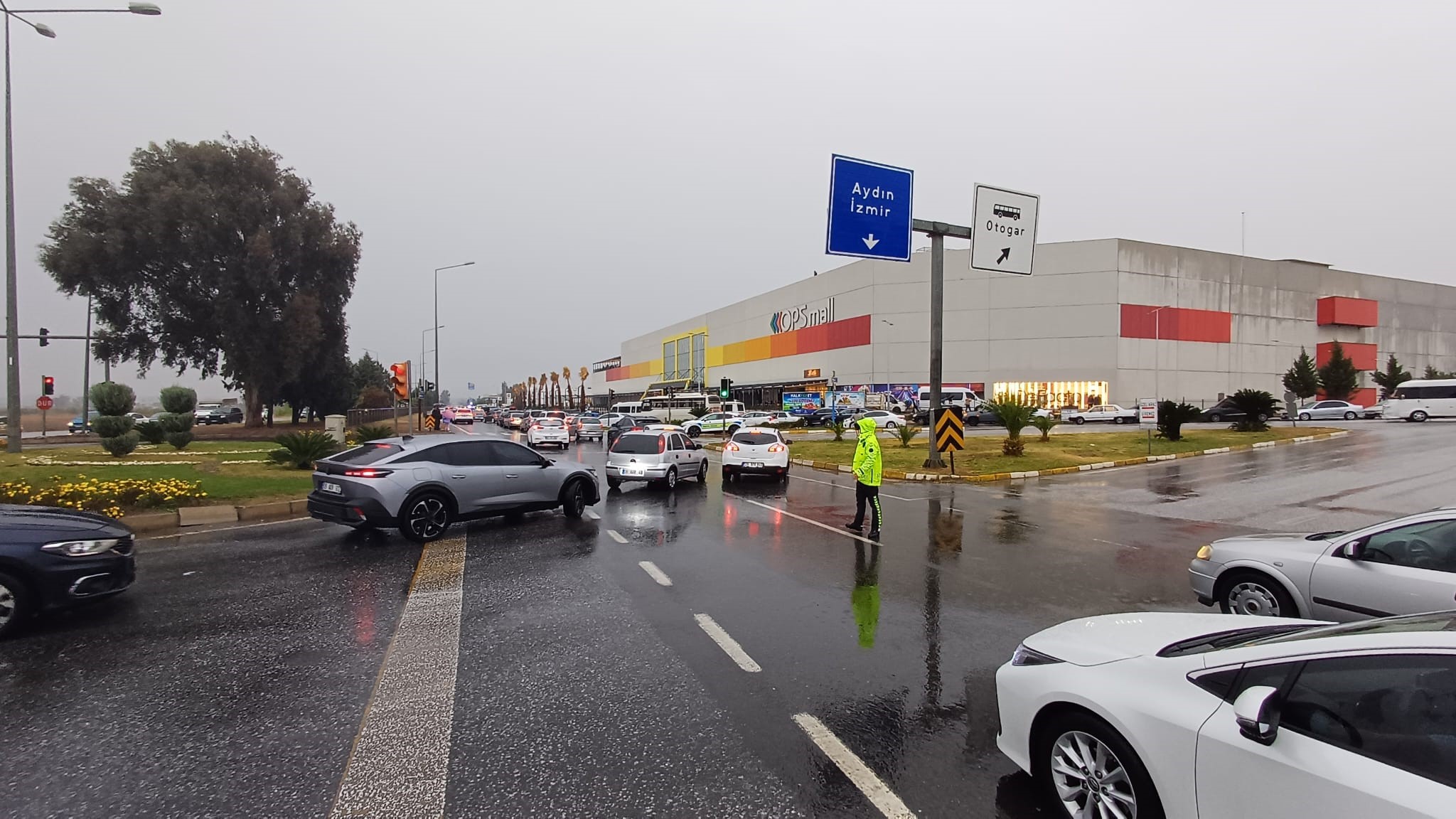 Aydın’da Yeni Alışveriş Merkezi Açıldı