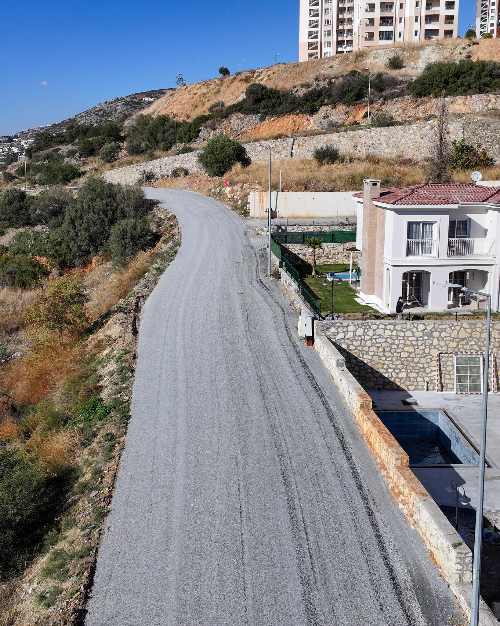 Kuşadası Belediyesi Çalışıyor, Kentin Üstyapısı Yenileniyor