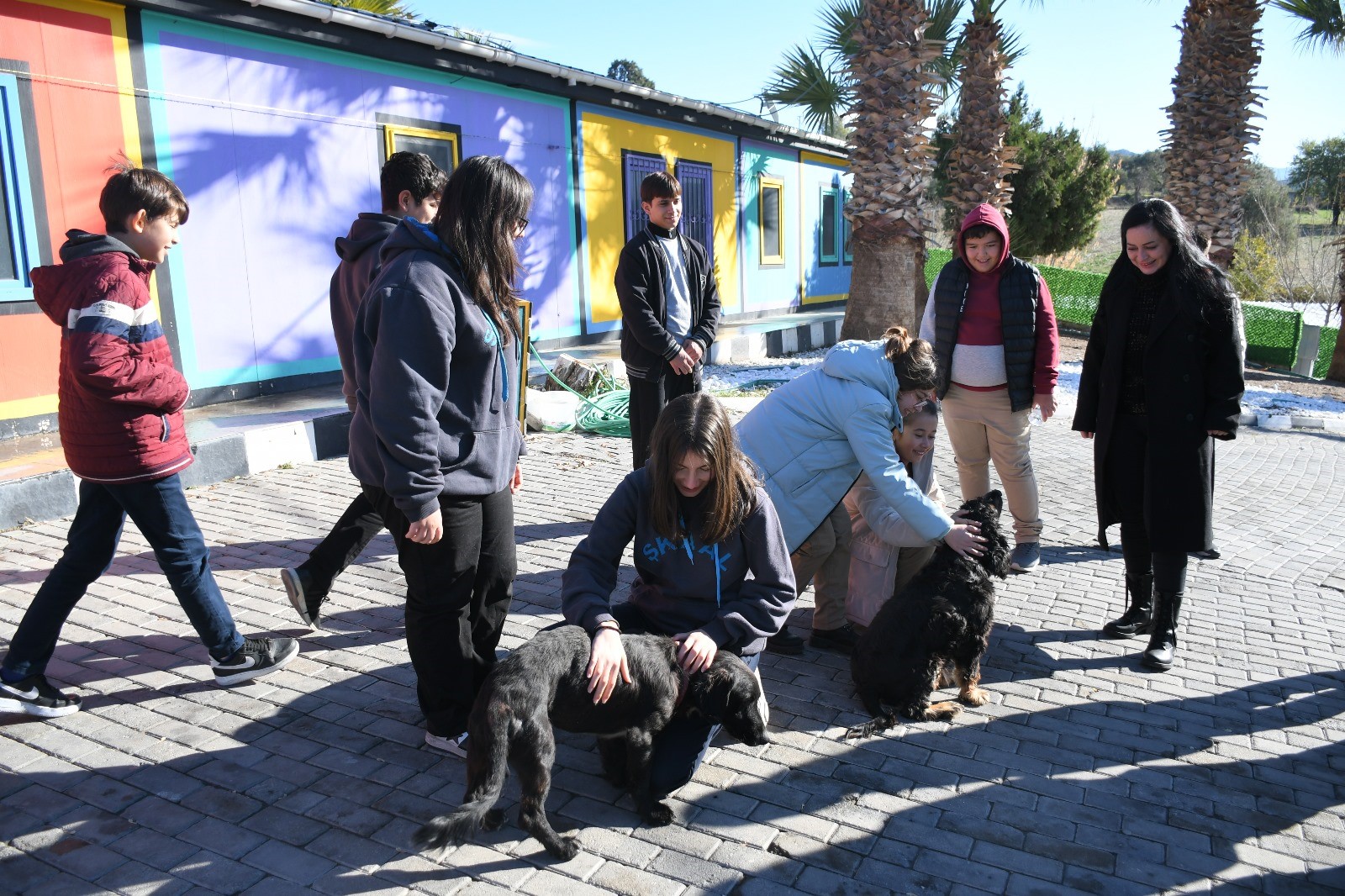 Kuşadası Evcil Hayvan Bakım Ve Rehabilitasyon Merkezi Öğrencileri Ağırladı