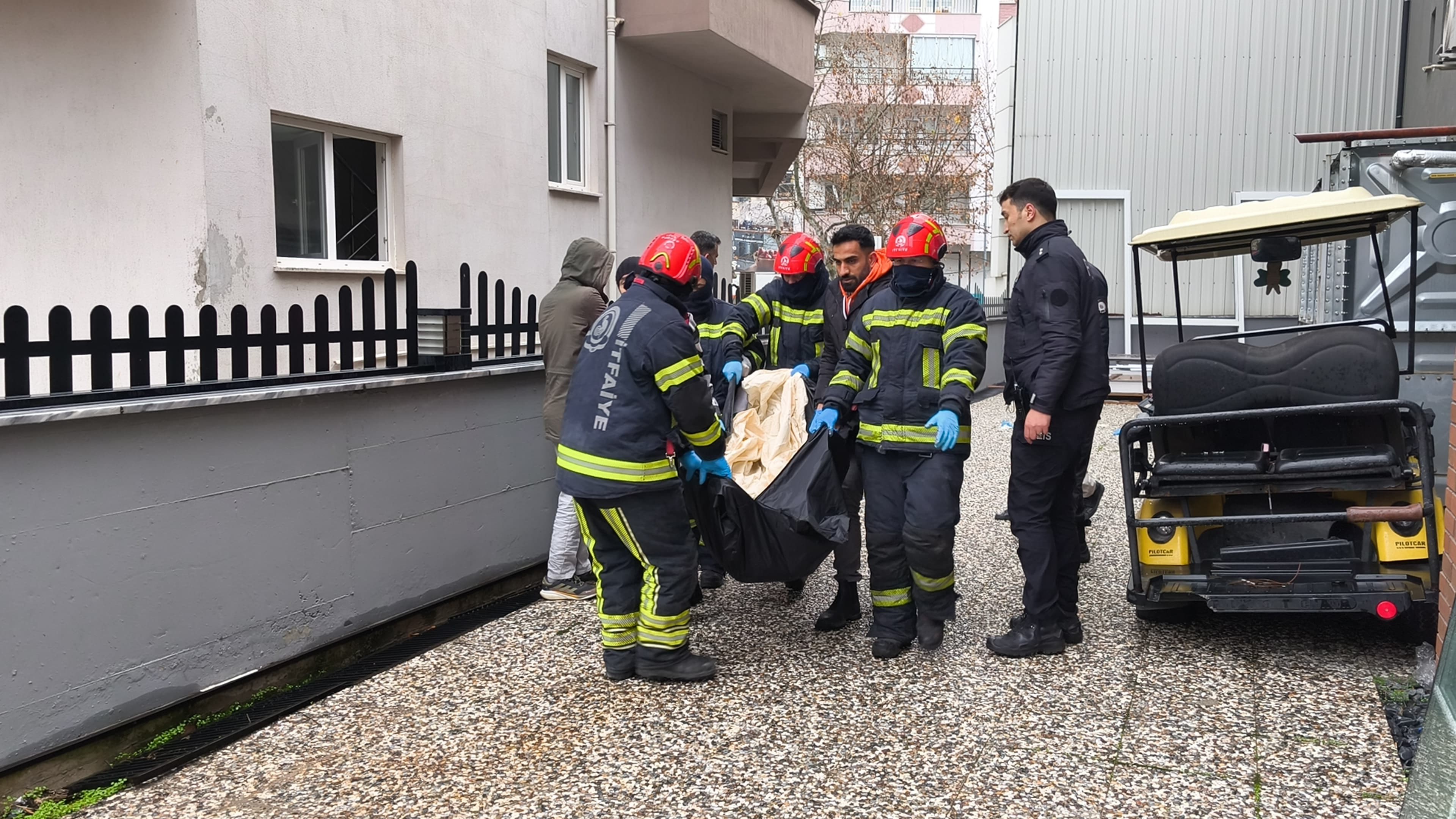 27 Yaşındaki Genç Altıncı Kattan Düşerek Hayatını Kaybetti