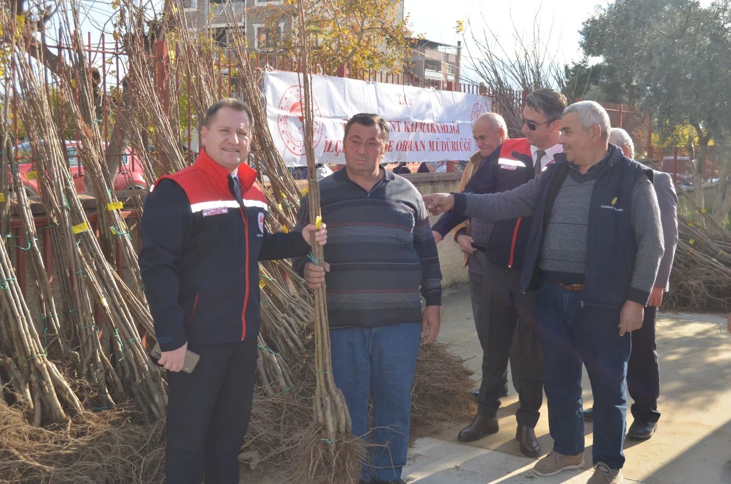 Aydın Buharkent’te 1300 Kestane Fidanı Dağıtıldı (4)