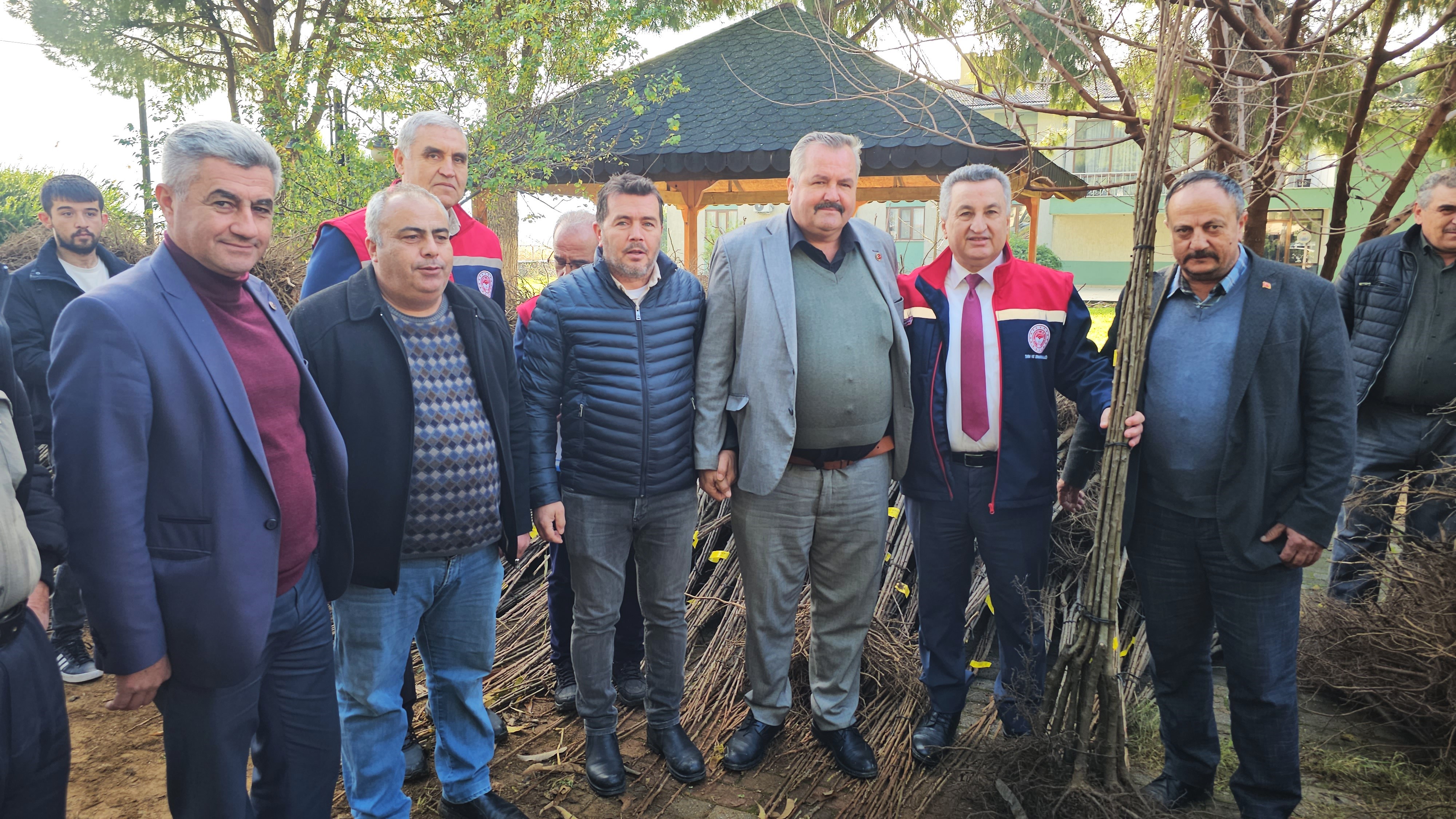 Aydın Nazilli’de Hastalıklara Dayanıklı Kestane Fidanı Dağıtıldı (6)