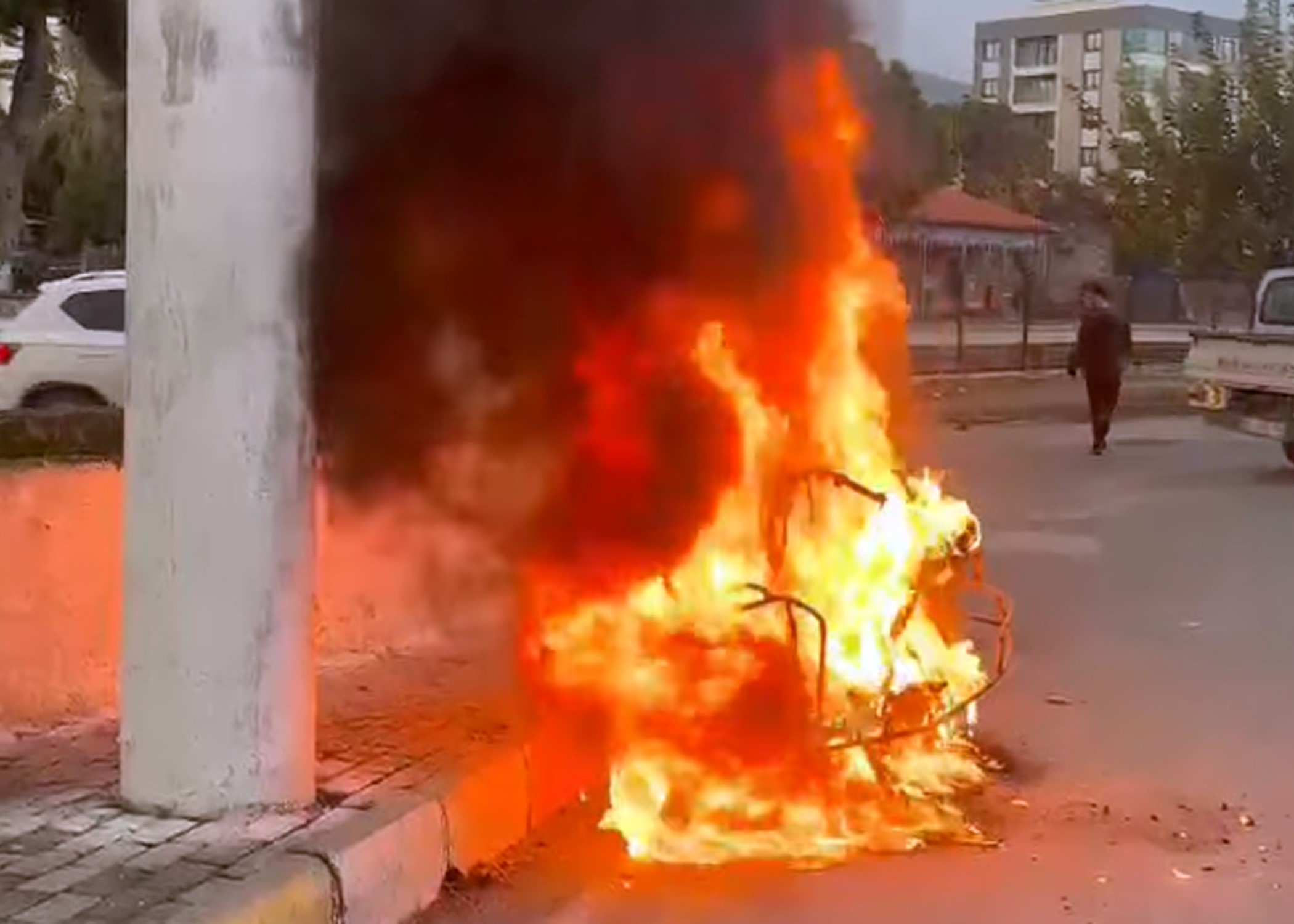 Aydın Söke’de Panik Anları Alev Alev Yandı (2)