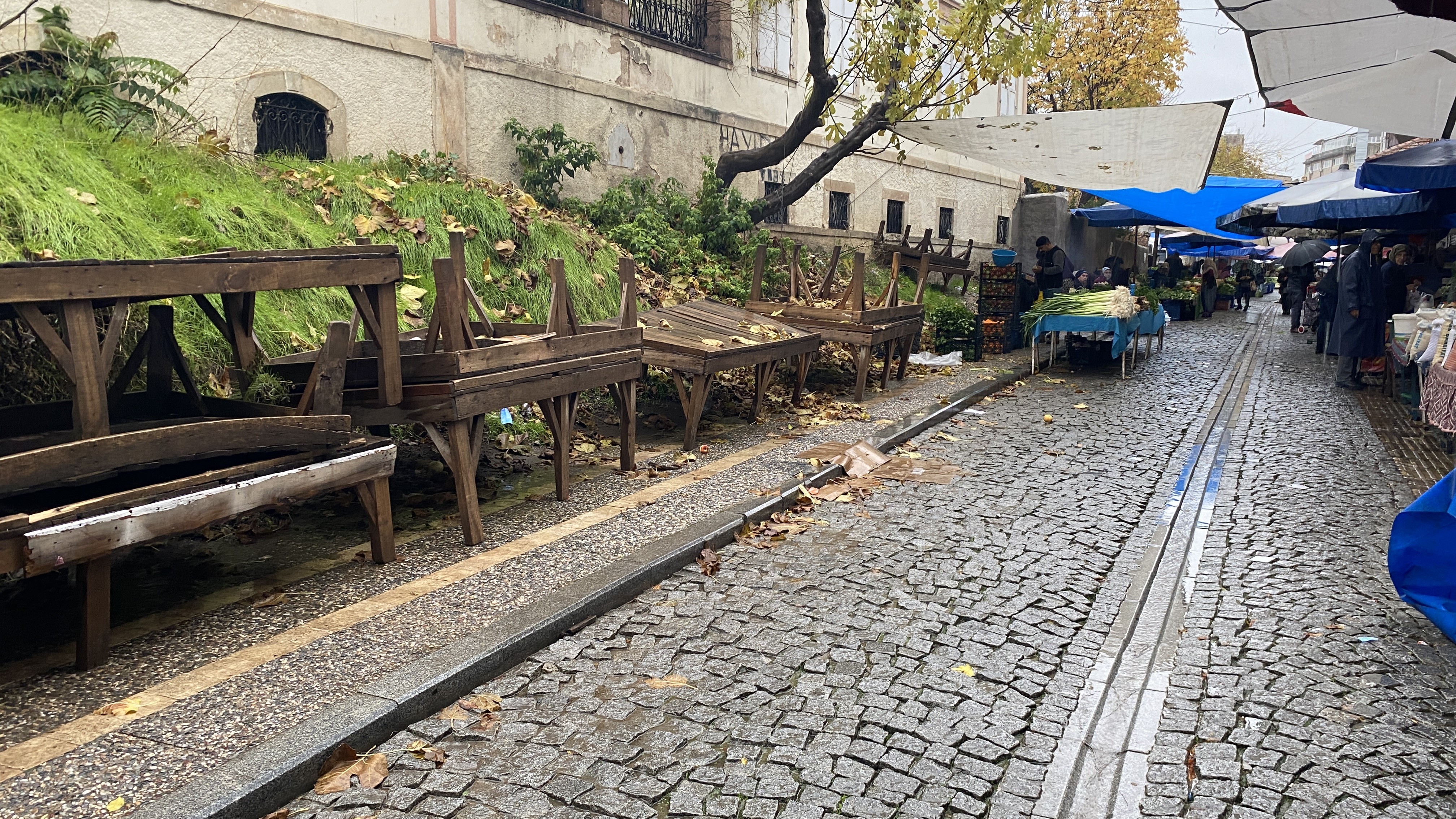 Aydın’da Sağanak Yağış Salı Pazarı Esnafını Vurdu (4)