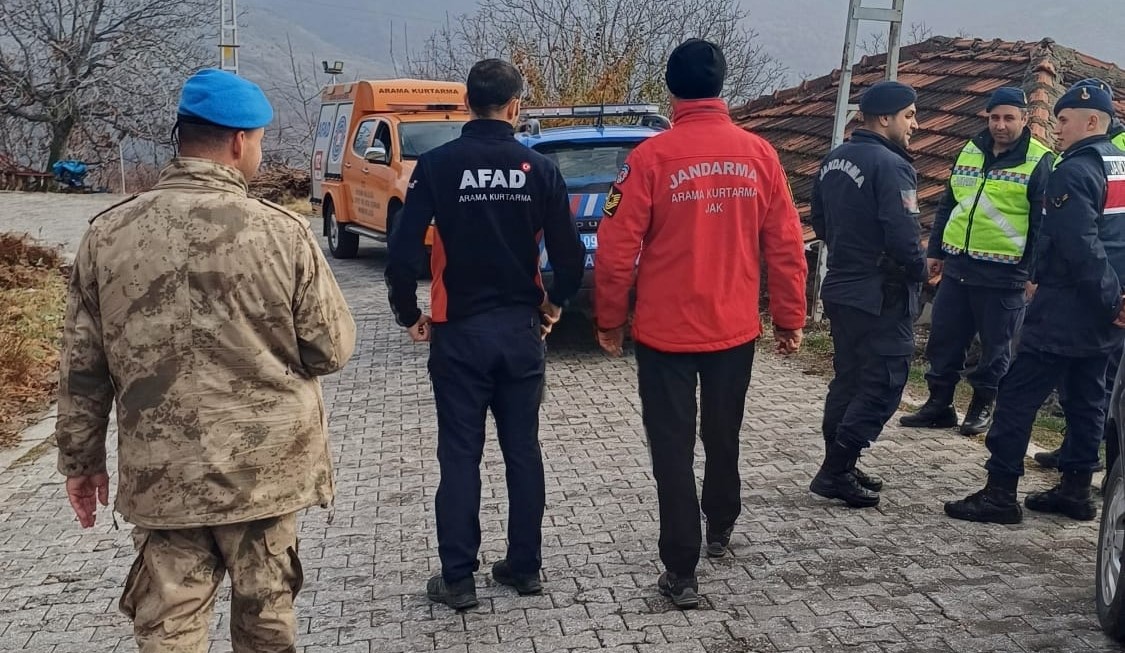 Aydın’da Uçuruma Yuvarlandı, Şoför Bakın Nerede Bulundu (2)