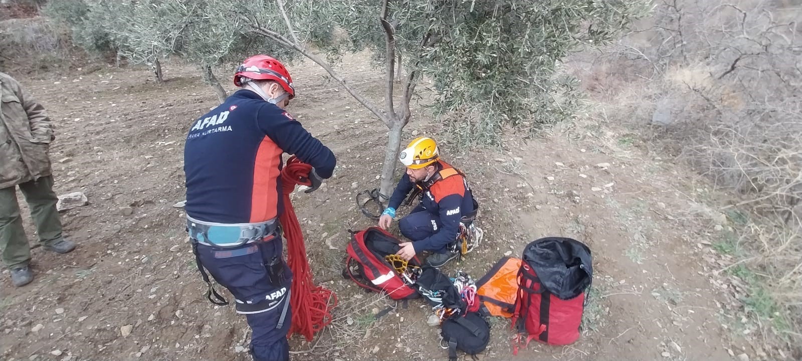 Aydın’da Uçurumda Kalan Köpeği Afad Kurtardı (2)