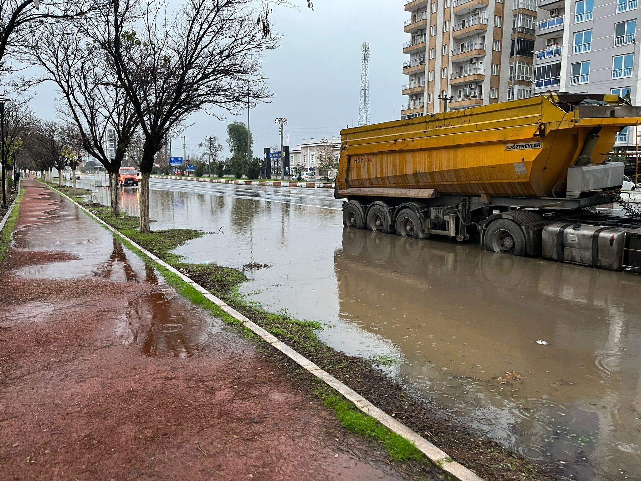 Aydın’da Uyarıları Umursayan Olmadı, Yollar Yine Göle Döndü (2)