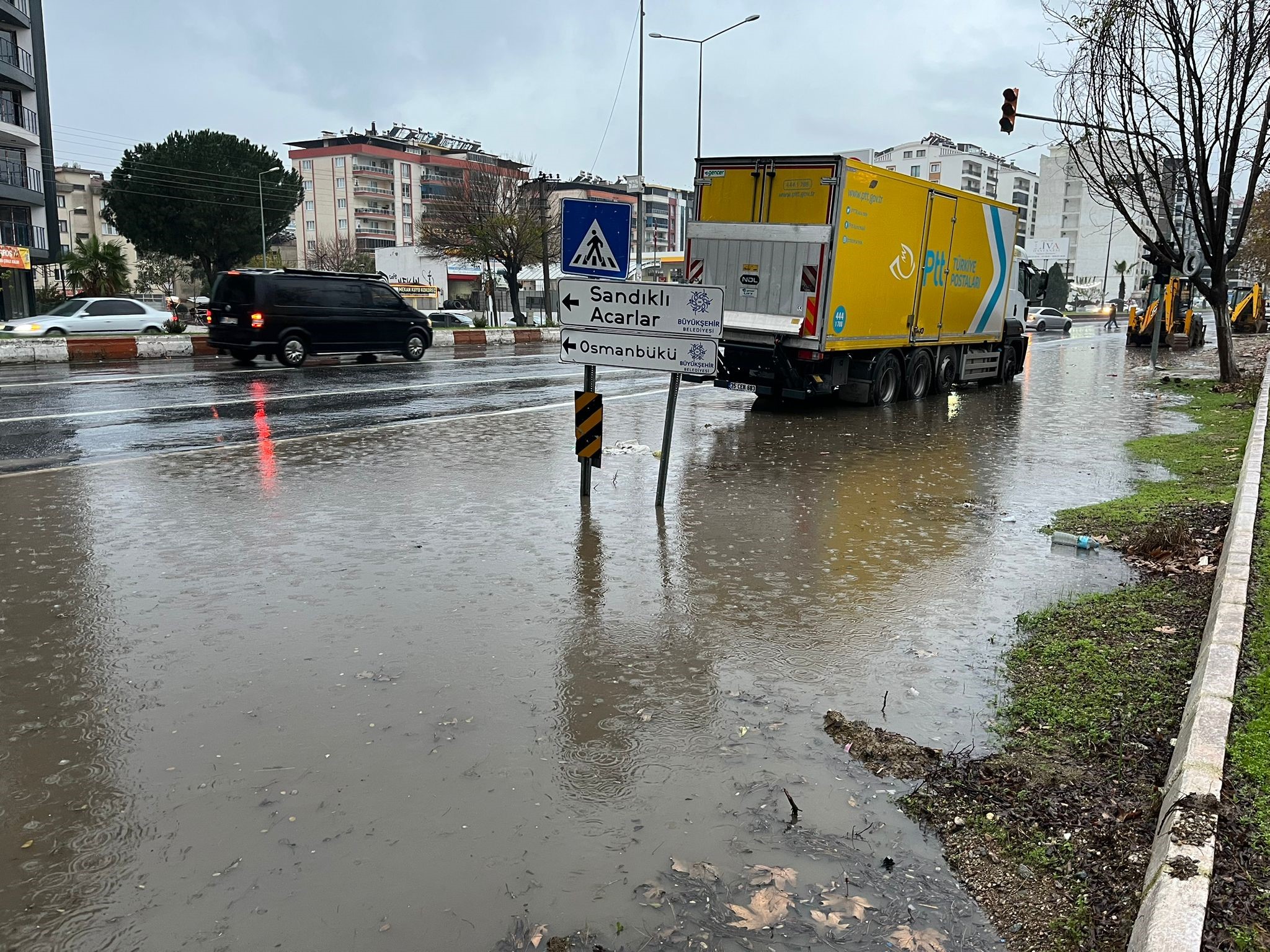 Aydın’da Uyarıları Umursayan Olmadı, Yollar Yine Göle Döndü (3)