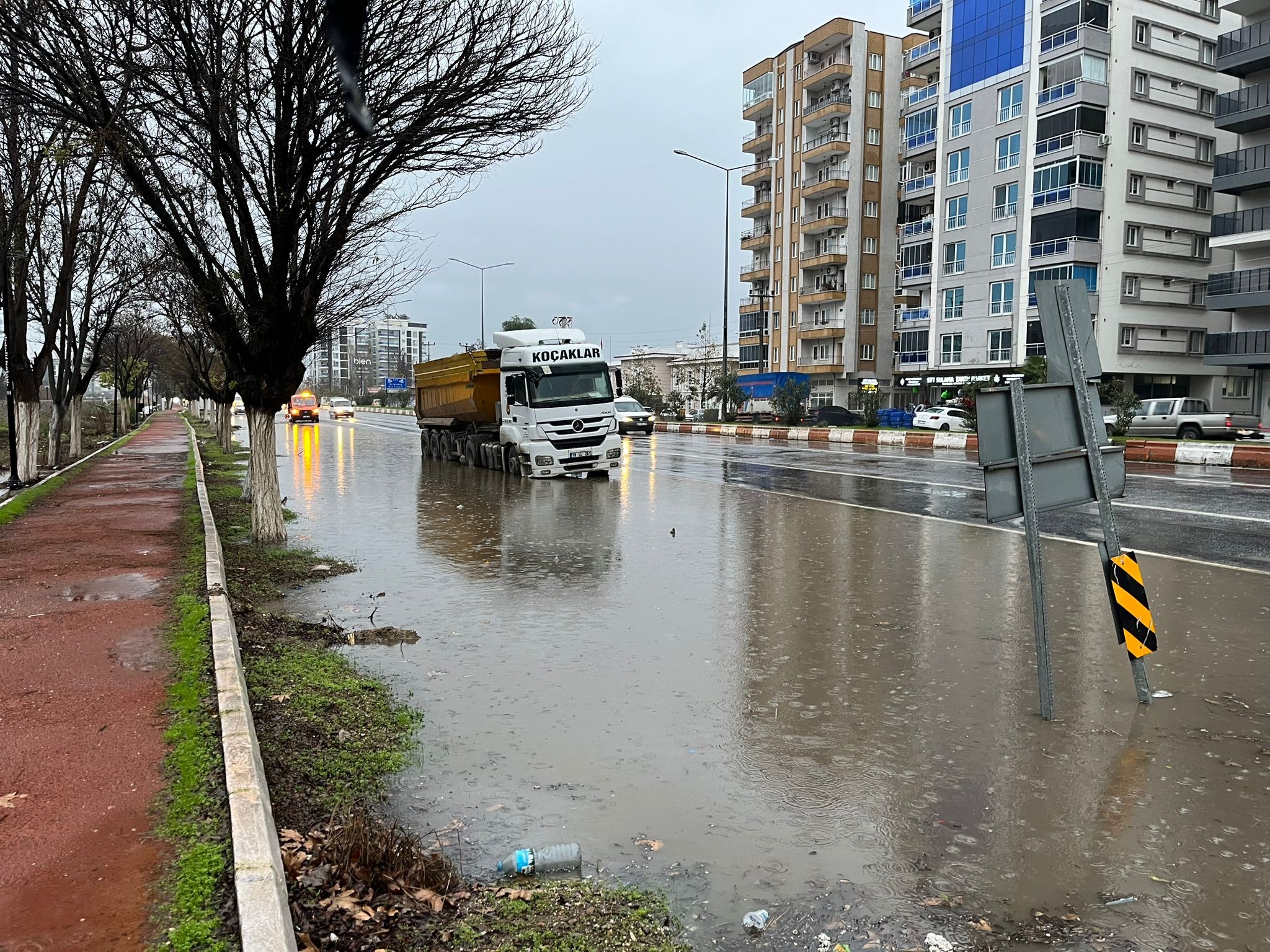 Aydın’da Uyarıları Umursayan Olmadı, Yollar Yine Göle Döndü (4)