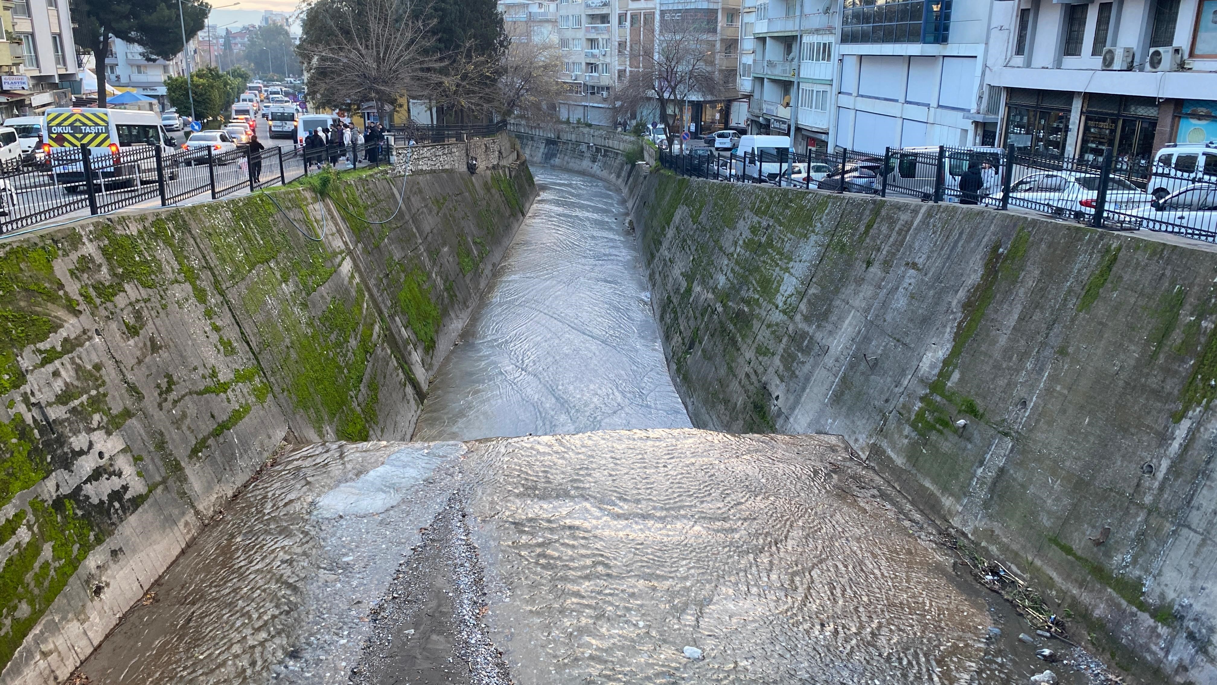 Aydın’da Yağmur Yağdı, Tabakhane Deresi Temizlendi (2)