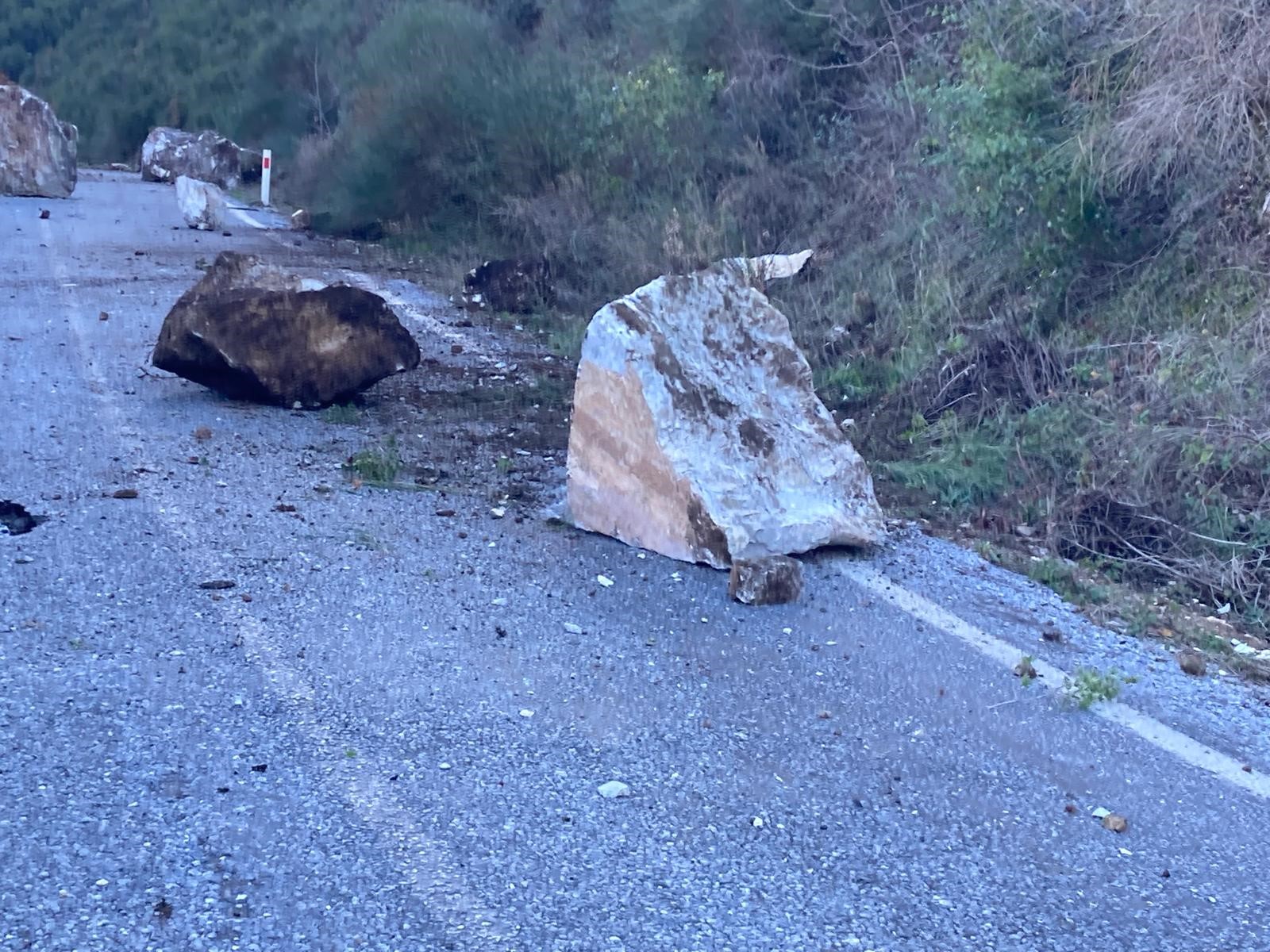 Aydın’da Yol Kapandı, Çalışmalar Devam Ediyor (2)