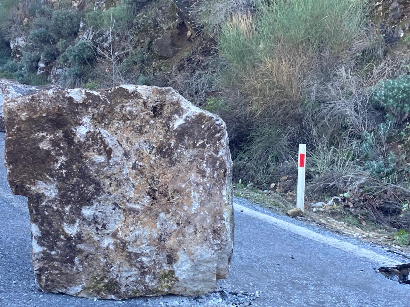 Aydın’da Yol Kapandı, Çalışmalar Devam Ediyor (3)