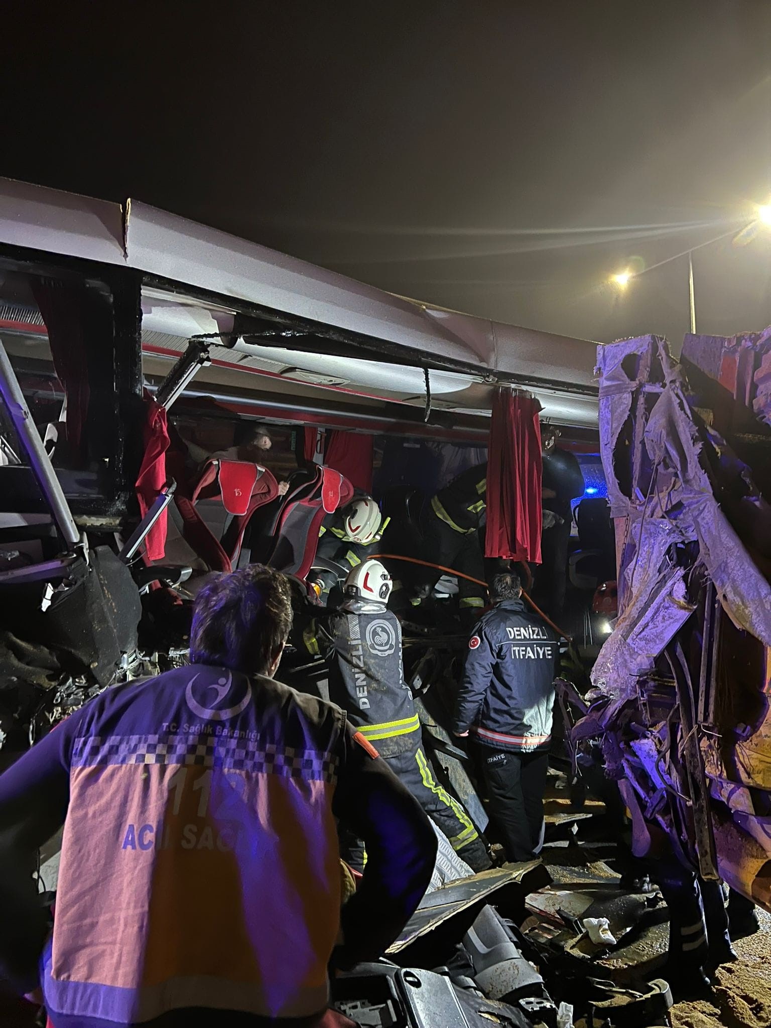 Aydın’dan Yola Çıkan Otobüs Kaza Yaptı, 1 Ölü, 3’Ü Ağır 20 Yaralı (10)