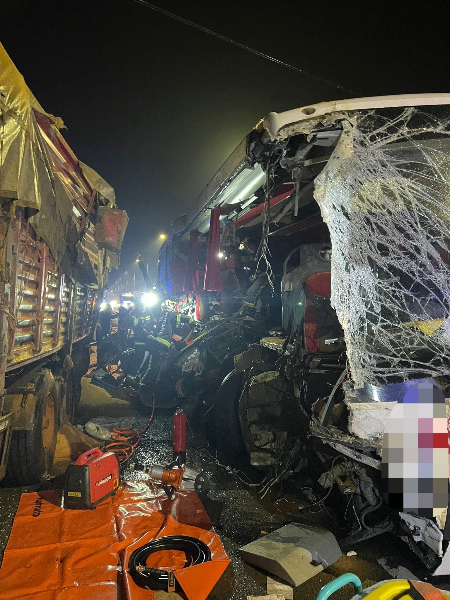 Aydın’dan Yola Çıkan Otobüs Kaza Yaptı, 1 Ölü, 3’Ü Ağır 20 Yaralı (7)