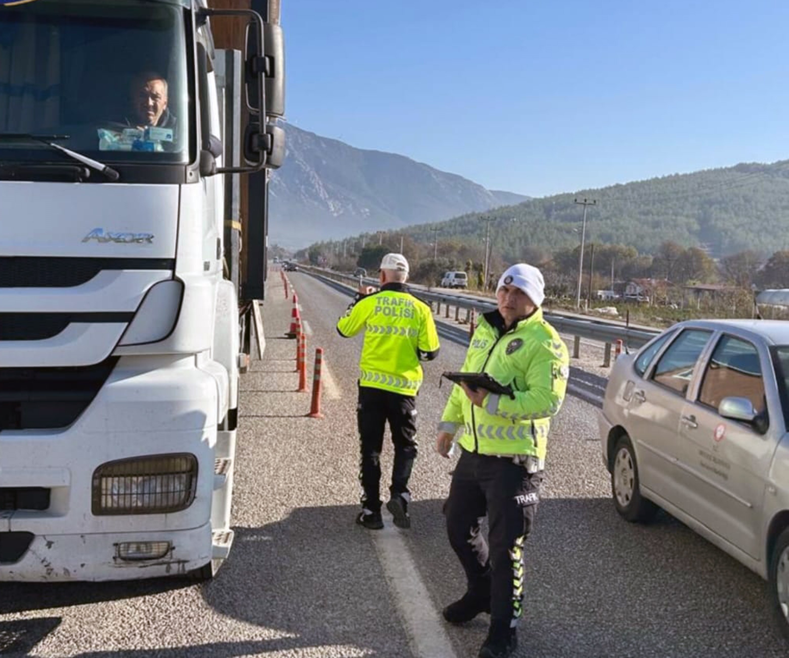 Bu Yollardan Geçenler Lastik Değiştirmek Zorunda (3)