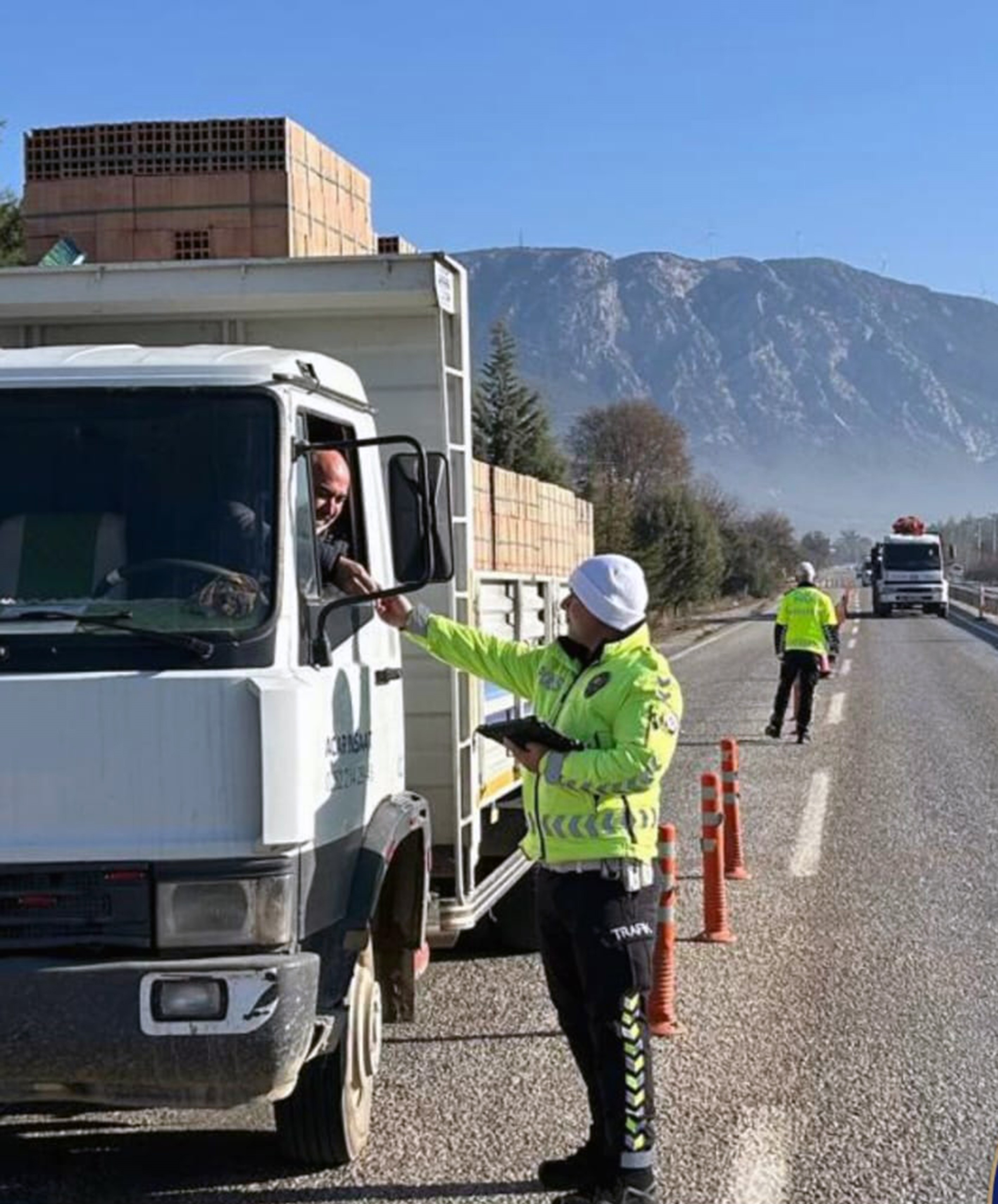 Bu Yollardan Geçenler Lastik Değiştirmek Zorunda (4)