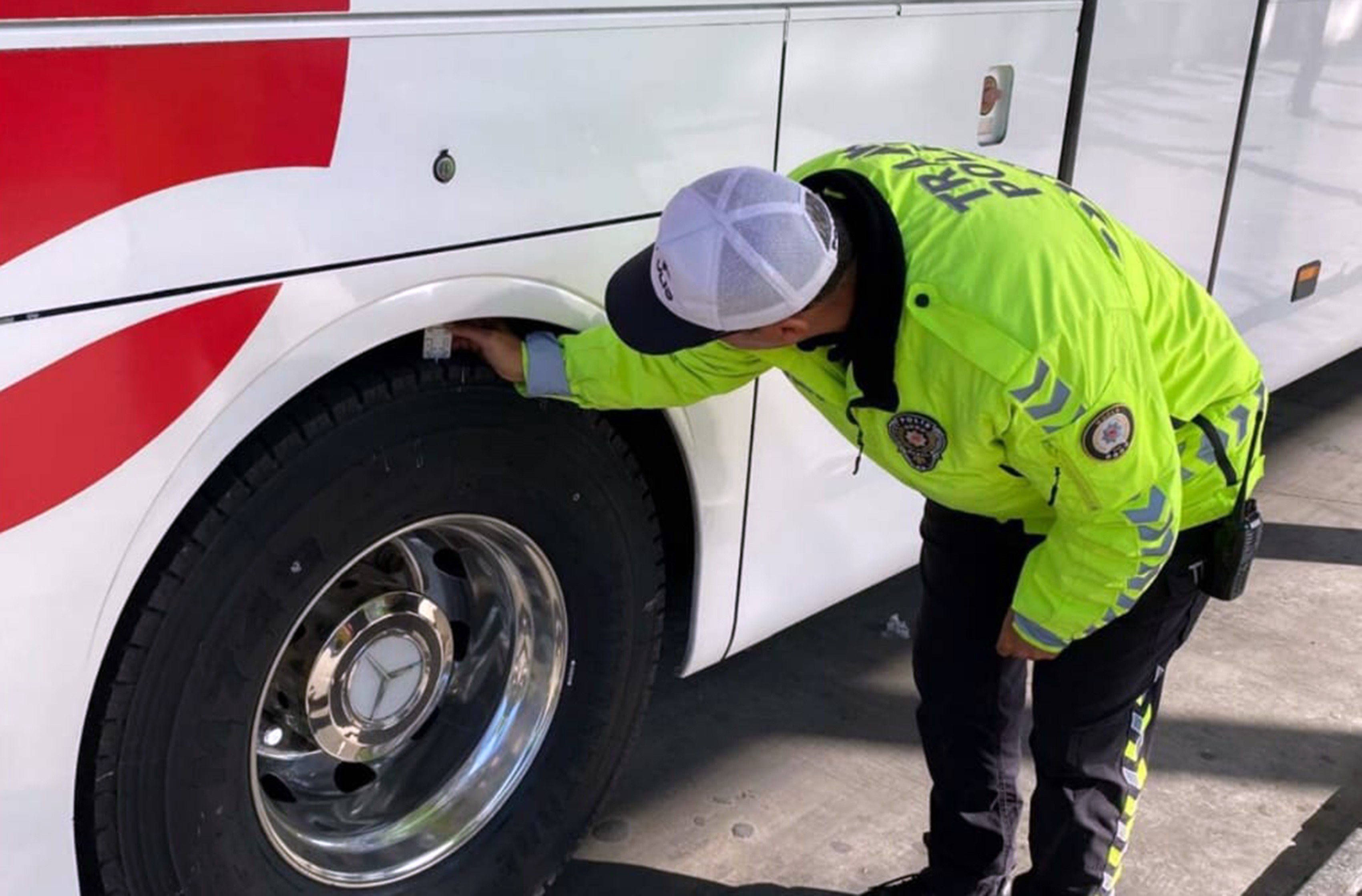 Bu Yollardan Geçenler Lastik Değiştirmek Zorunda