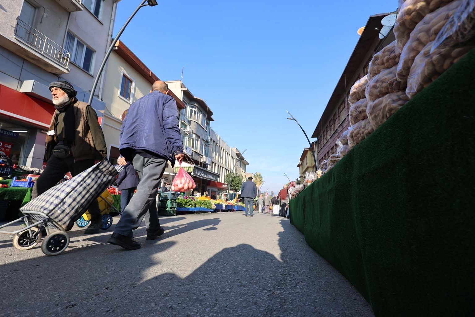 Burada Tüm Sokaklar Pazar (2)