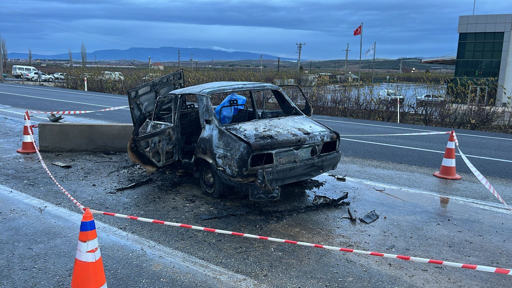 Yaşlı Çift Yanan Arabada Can Verdi