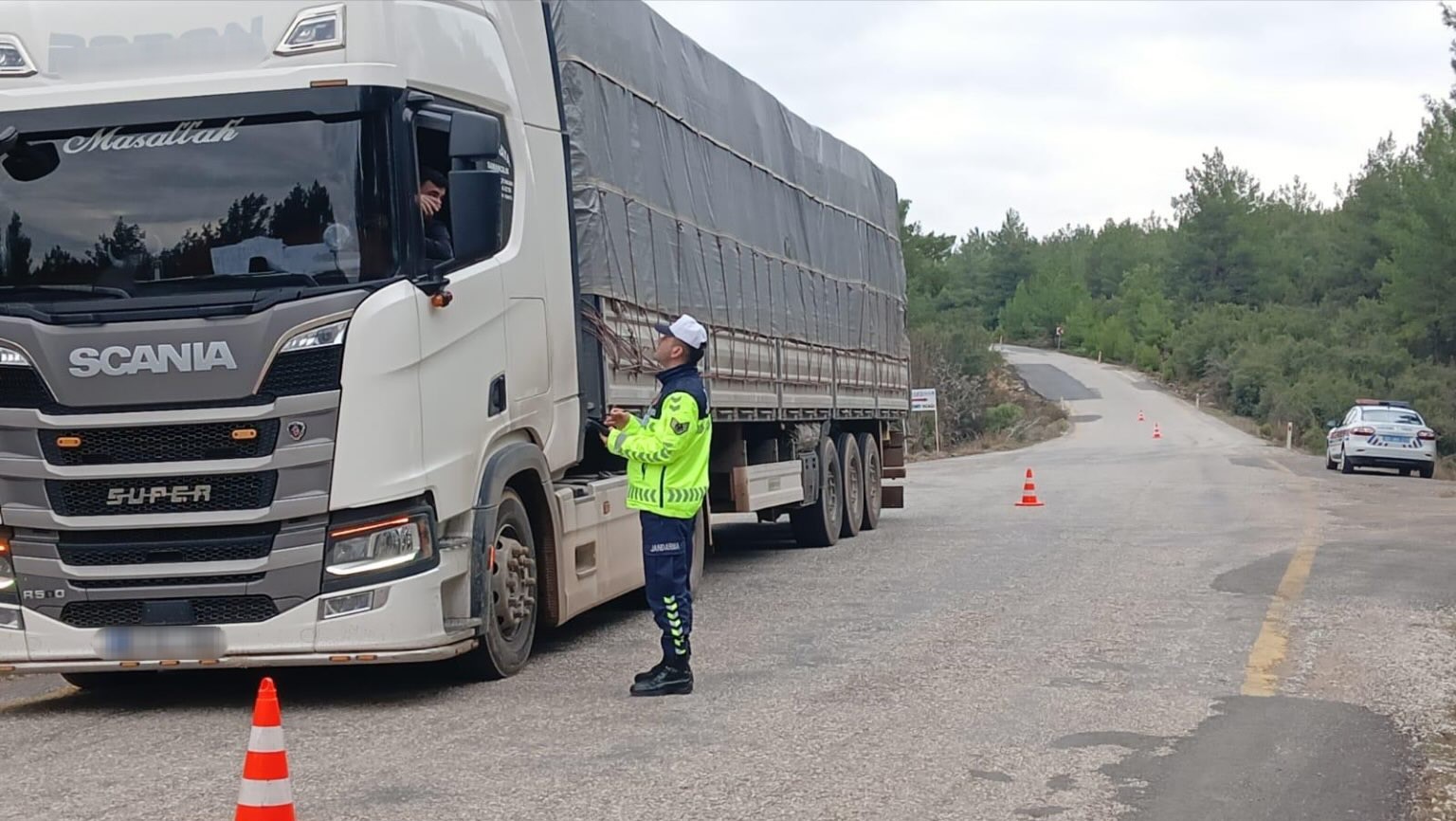 Aydın Karacasu’da Ağır Tonajlı Araçlara Denetim (4)