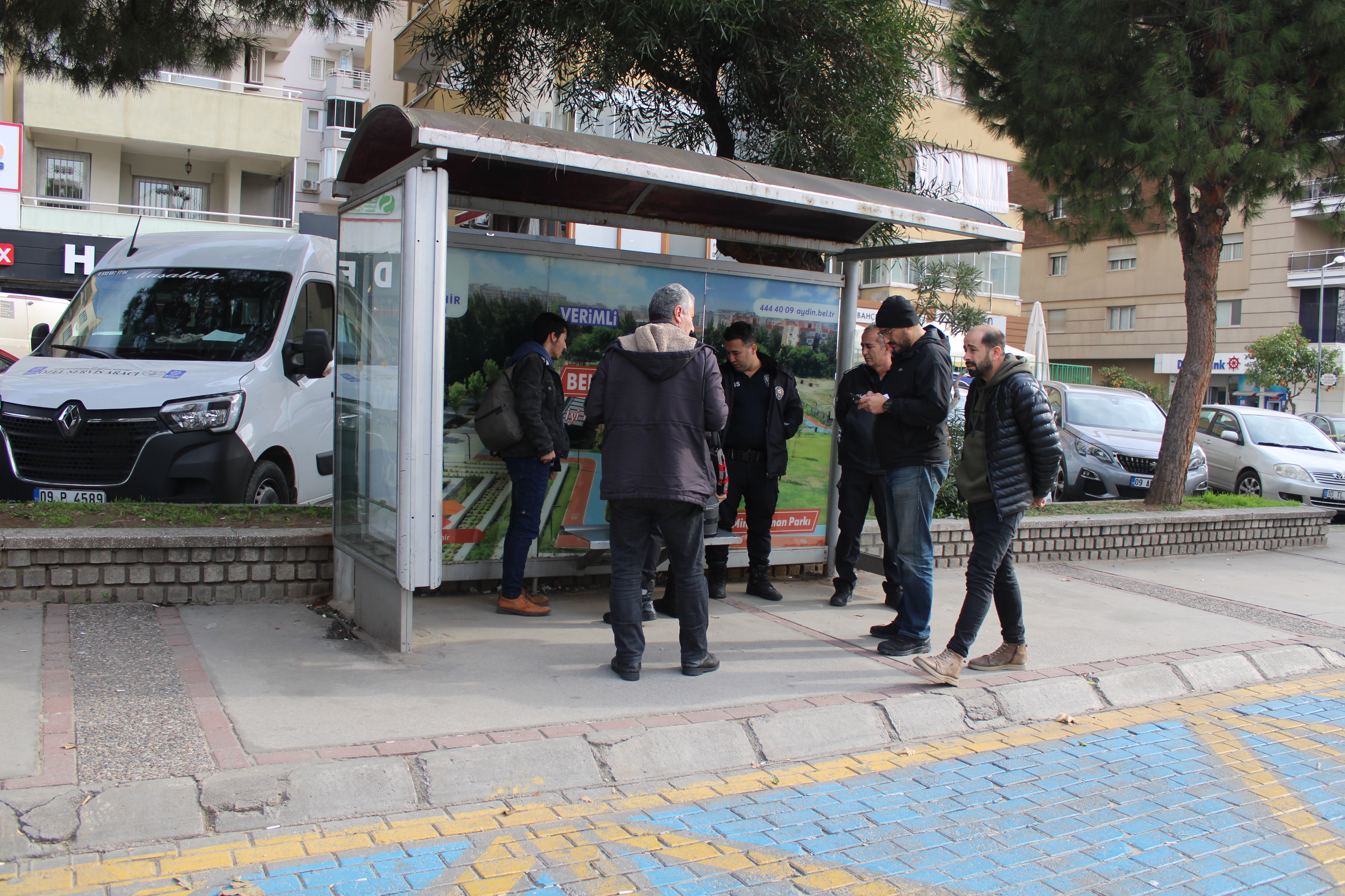 Aydın’da Genç Öğrenci Yemek Yemeye Gitti, Geldiğinde Çok Sayıda Polisi Karşısında Buldu (3)