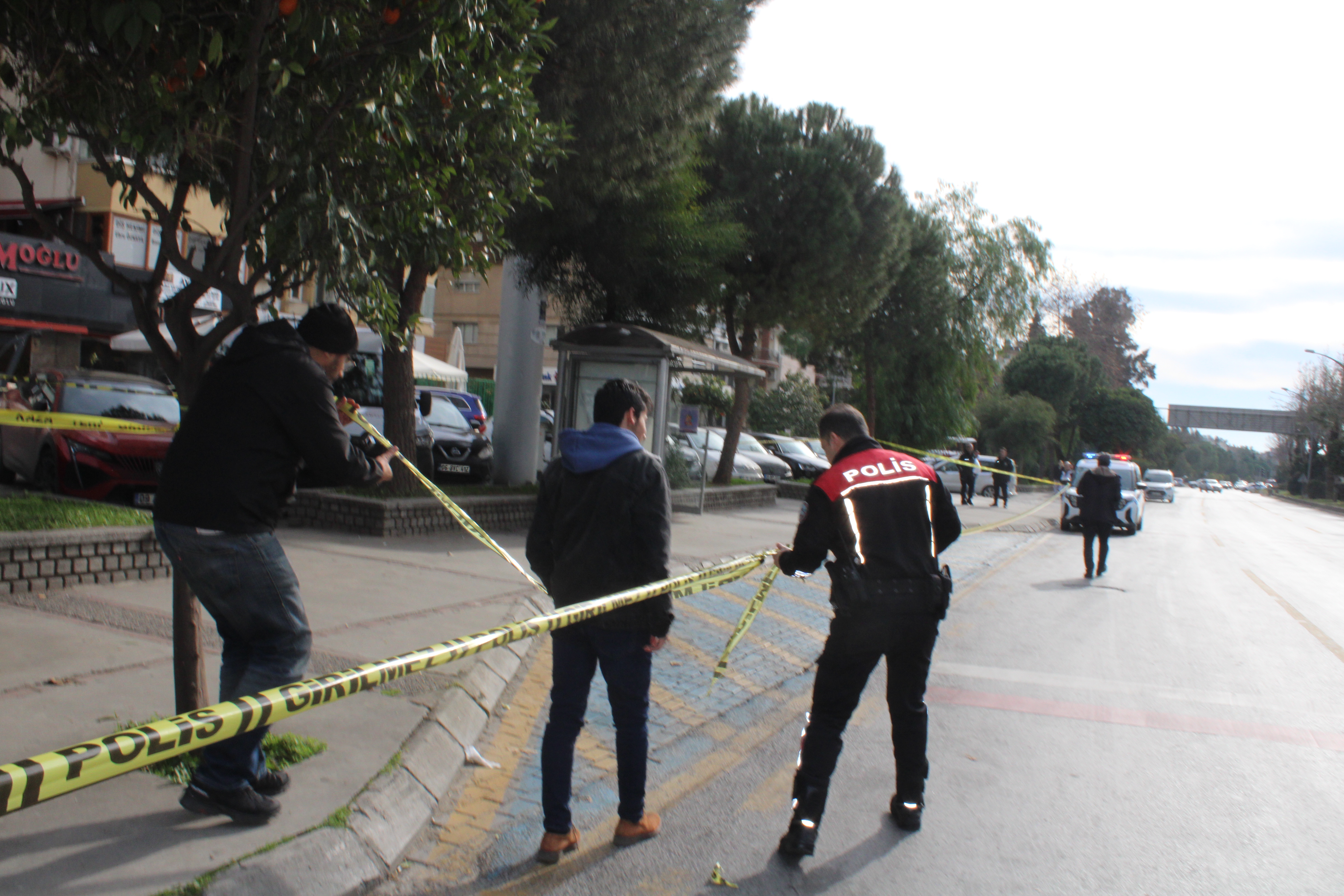 Aydın’da Genç Öğrenci Yemek Yemeye Gitti, Geldiğinde Çok Sayıda Polisi Karşısında Buldu (4)