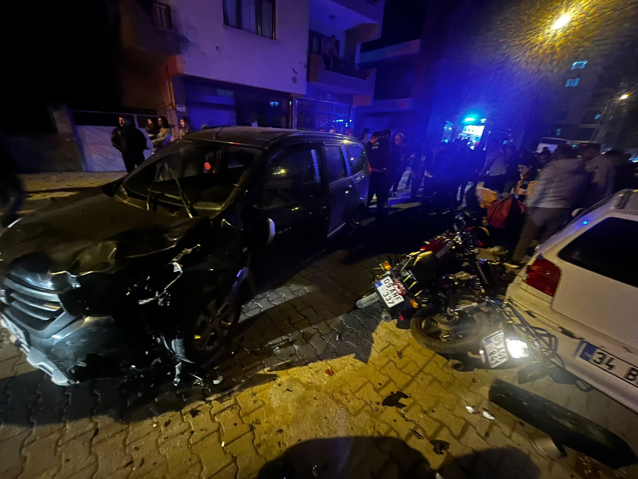 Aydın’da Iki Motosiklet Otomobil Ile Kafa Kafaya Çarpıştı, 3 Kişi… (2)