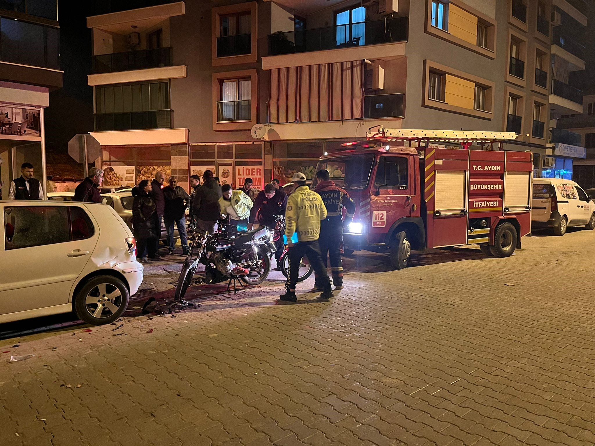 Aydın’da Iki Motosiklet Otomobil Ile Kafa Kafaya Çarpıştı, 3 Kişi… (3)