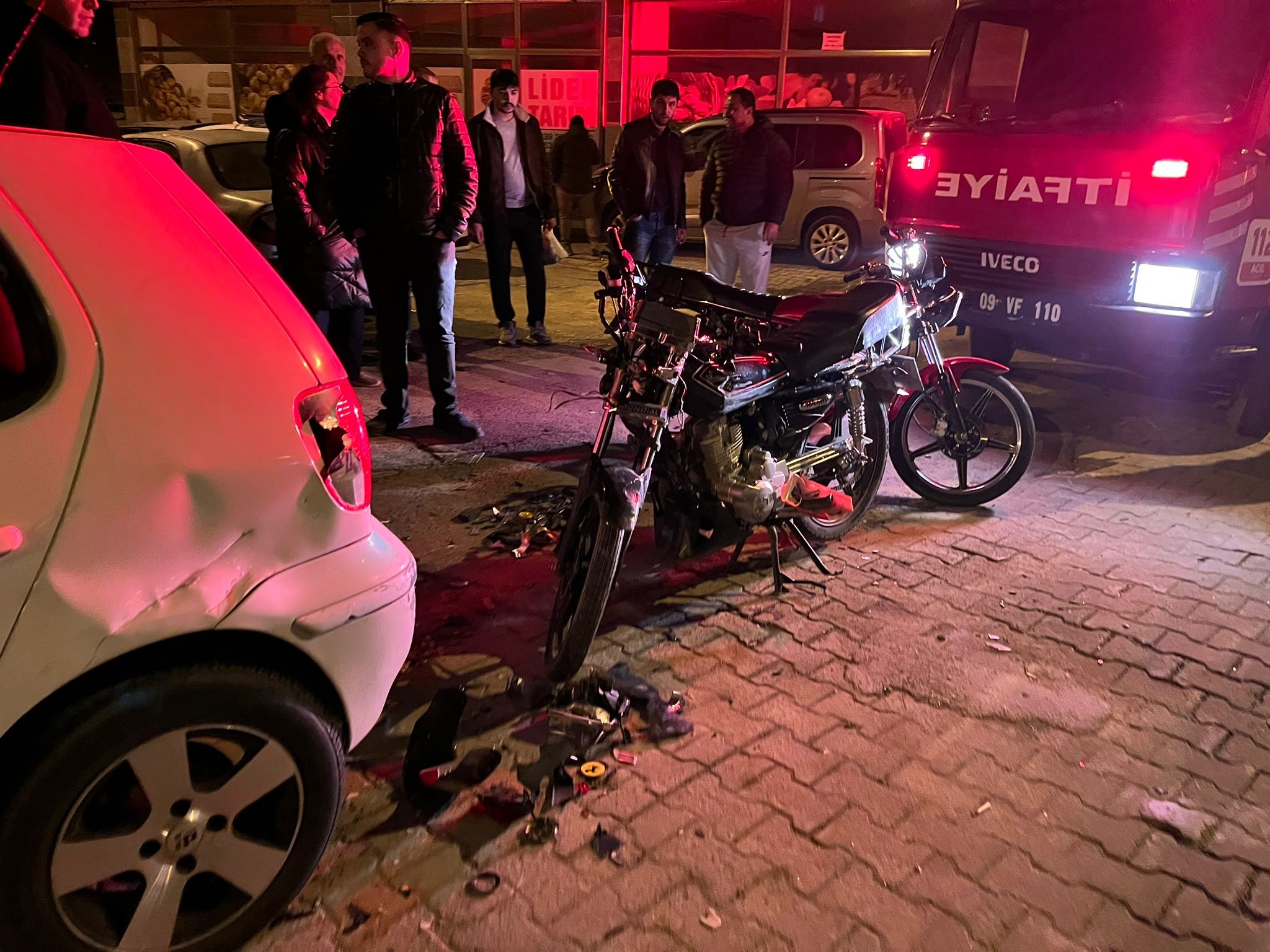 Aydın’da Iki Motosiklet Otomobil Ile Kafa Kafaya Çarpıştı, 3 Kişi… (4)