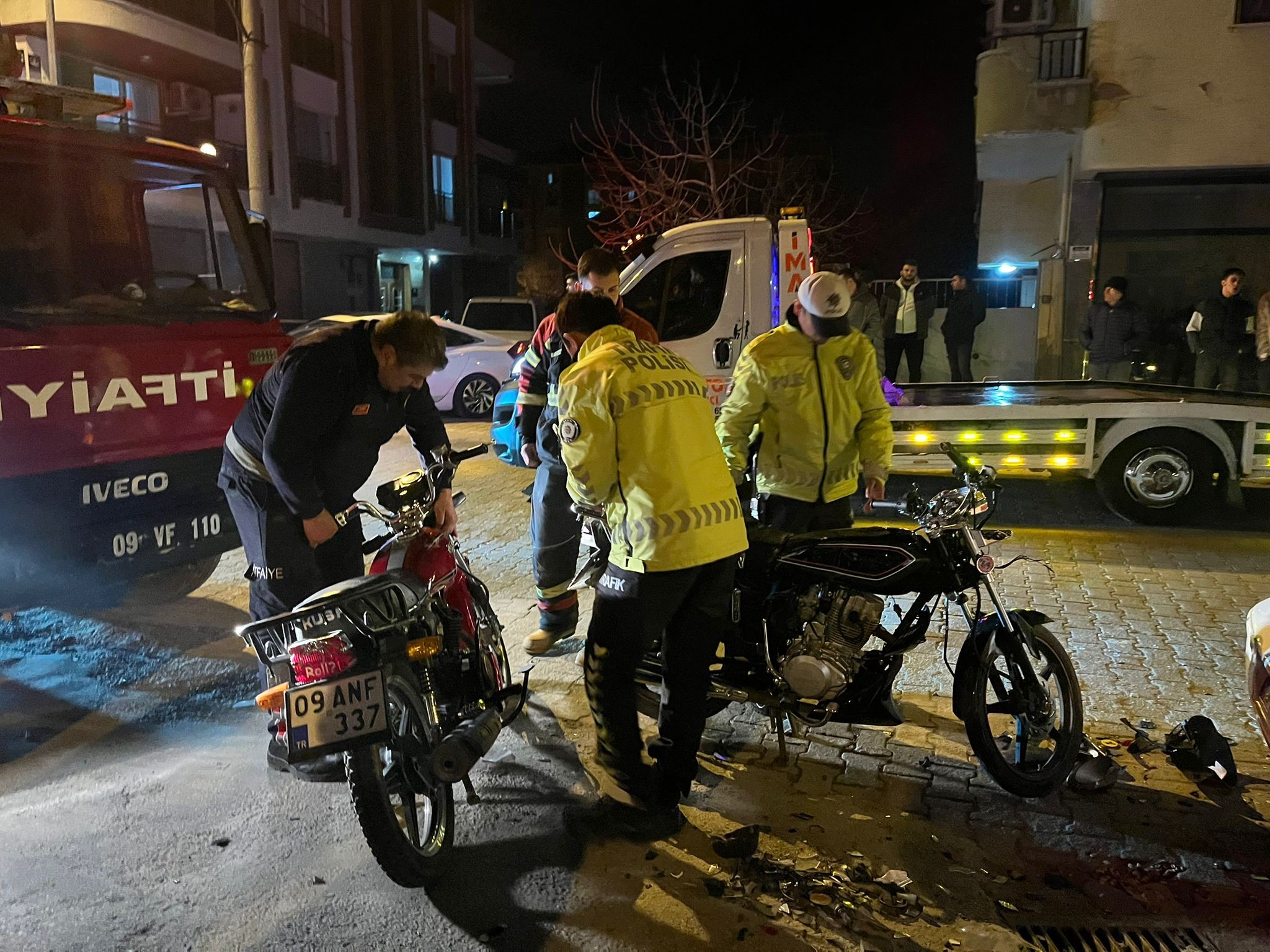 Aydın’da Iki Motosiklet Otomobil Ile Kafa Kafaya Çarpıştı, 3 Kişi…