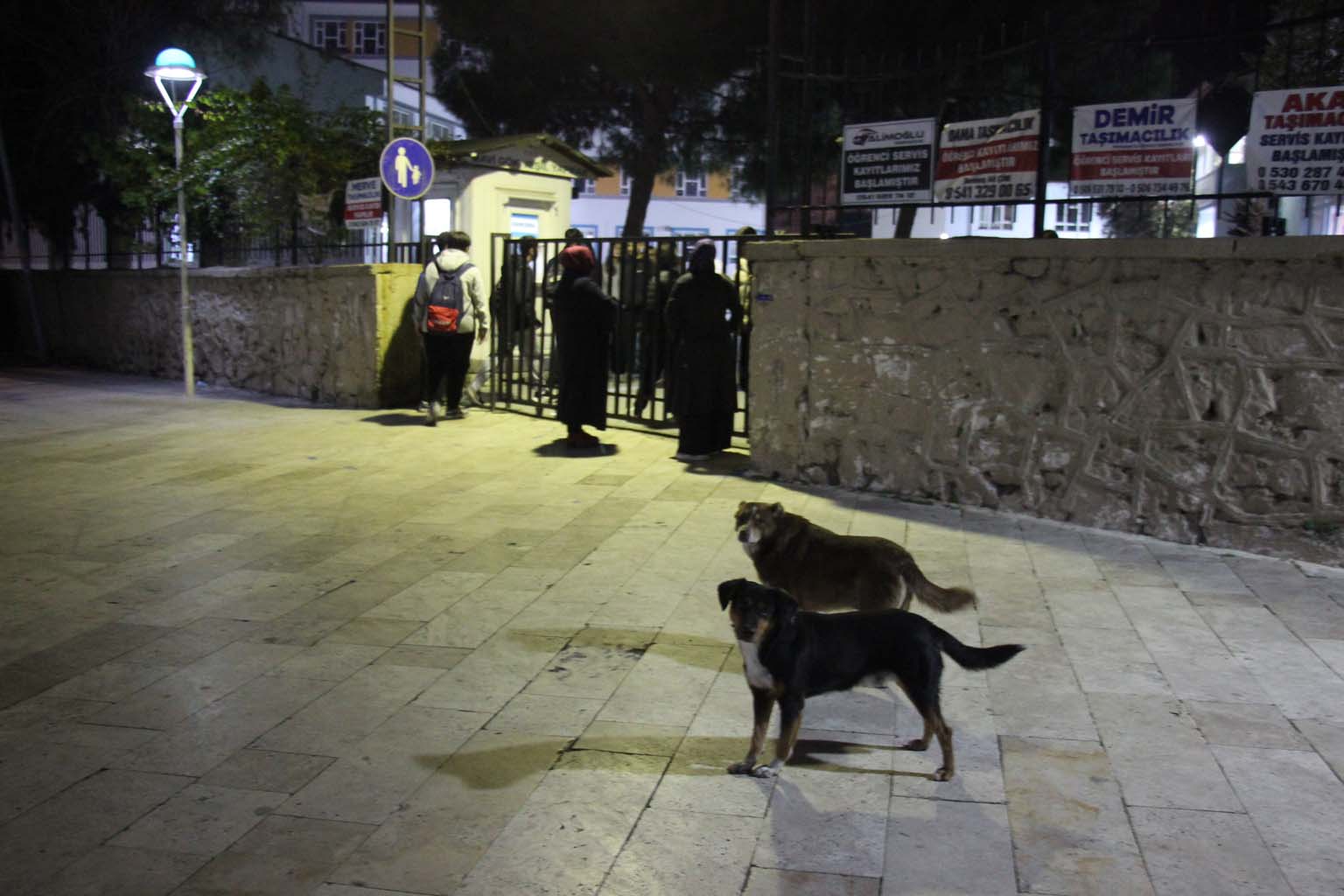 Aydın’da Öğrenciler Karanlıkta Okula Gidiyor (11)