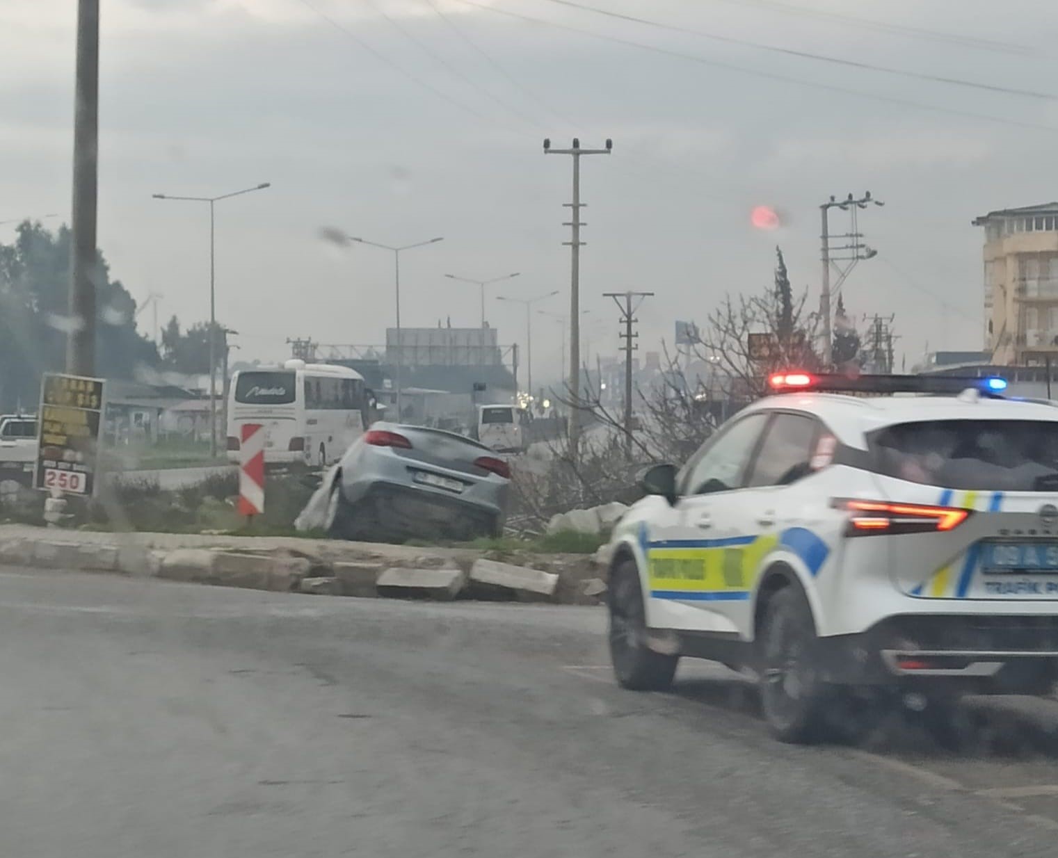 Aydın’da Otomobil Yoldan Çıktı (4)