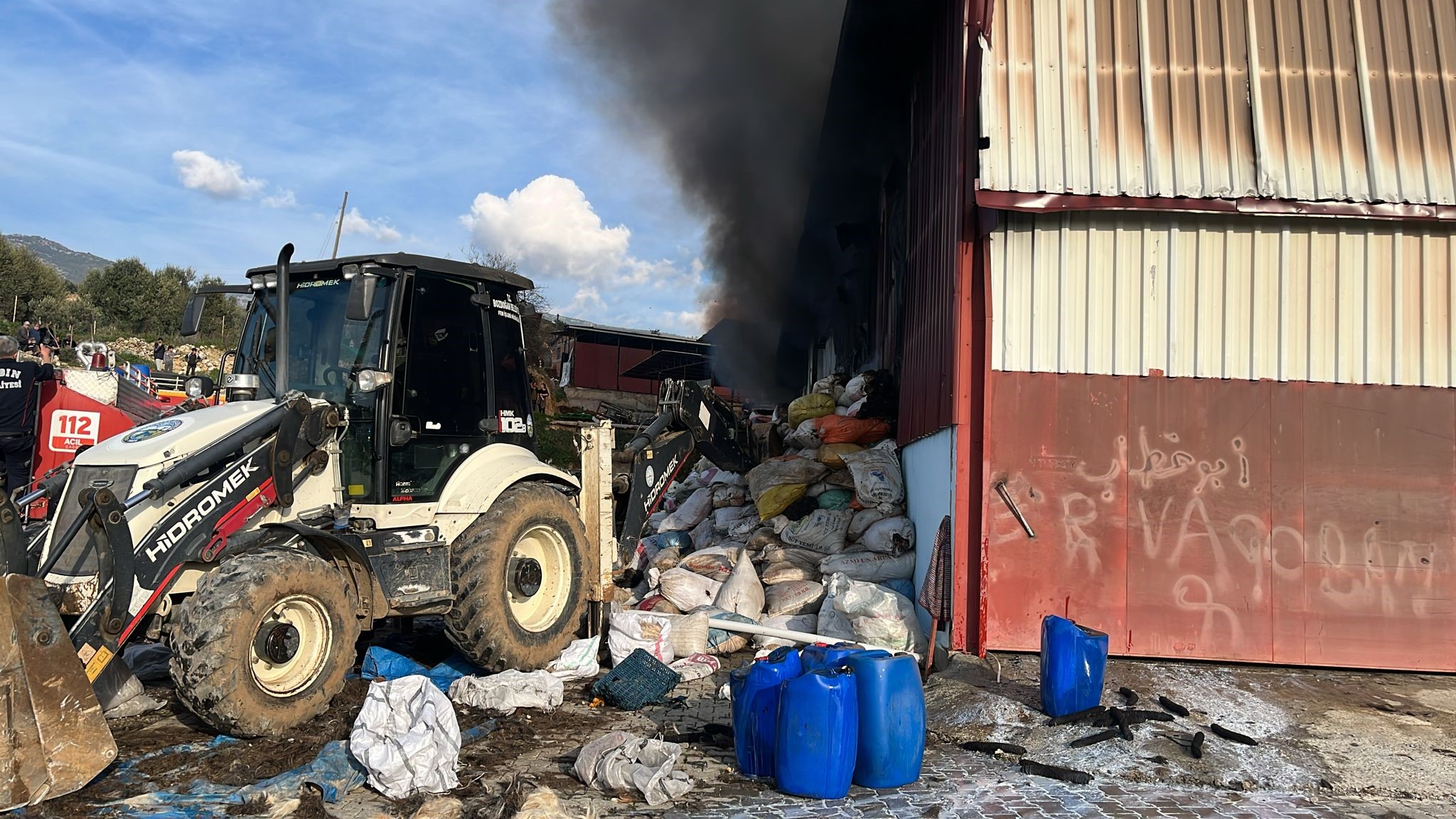 Aydın’daki Yangına Çok Sayıda Ekip Müdahale Ediyor (2)