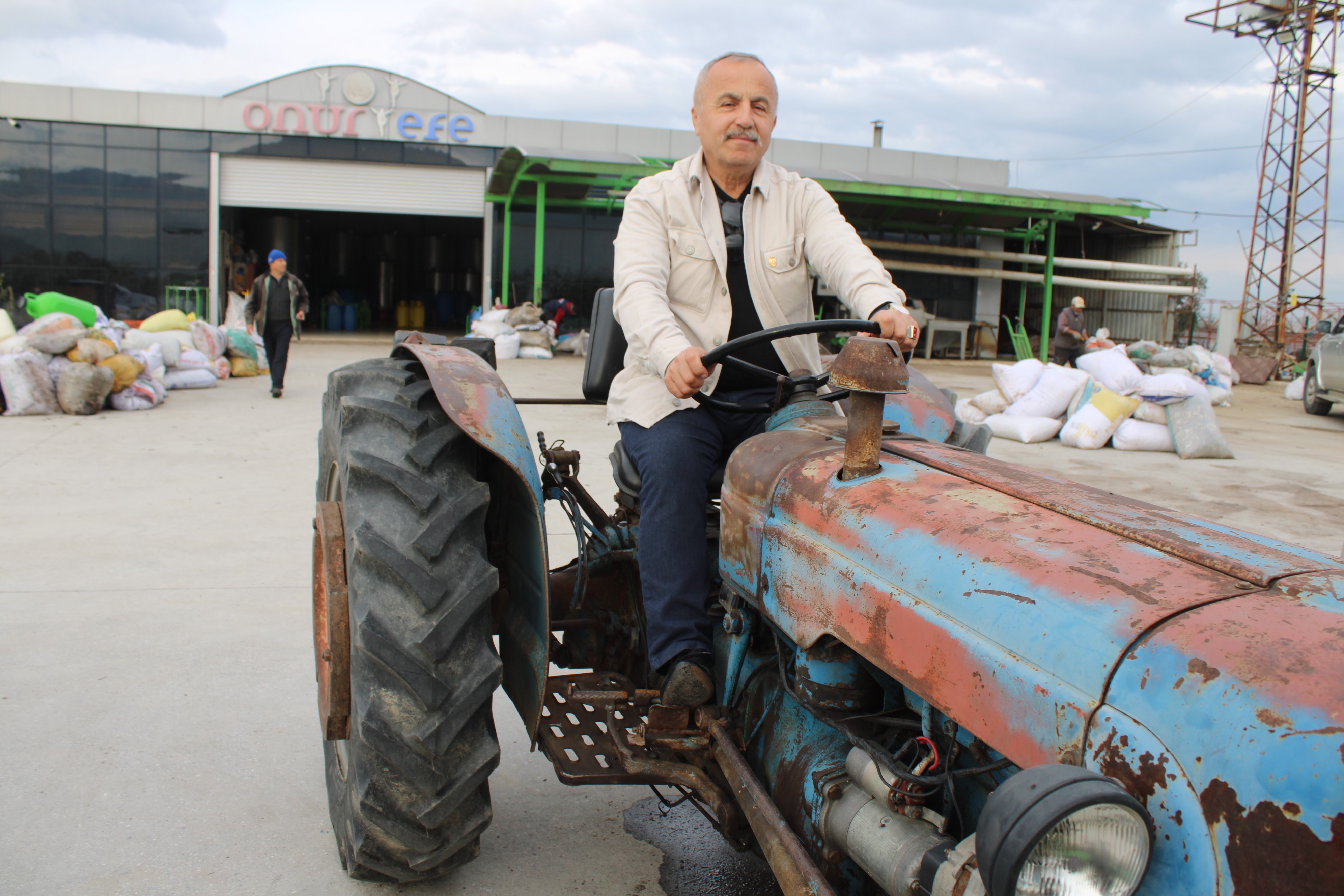 Aydınlı Fabrikatör 66 Yıllık Traktöründen Vazgeçmiyor (3)