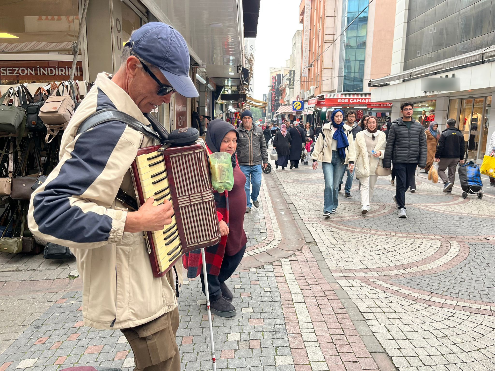 Aydınlılara Müzik Ziyafeti Sunuyor (2)