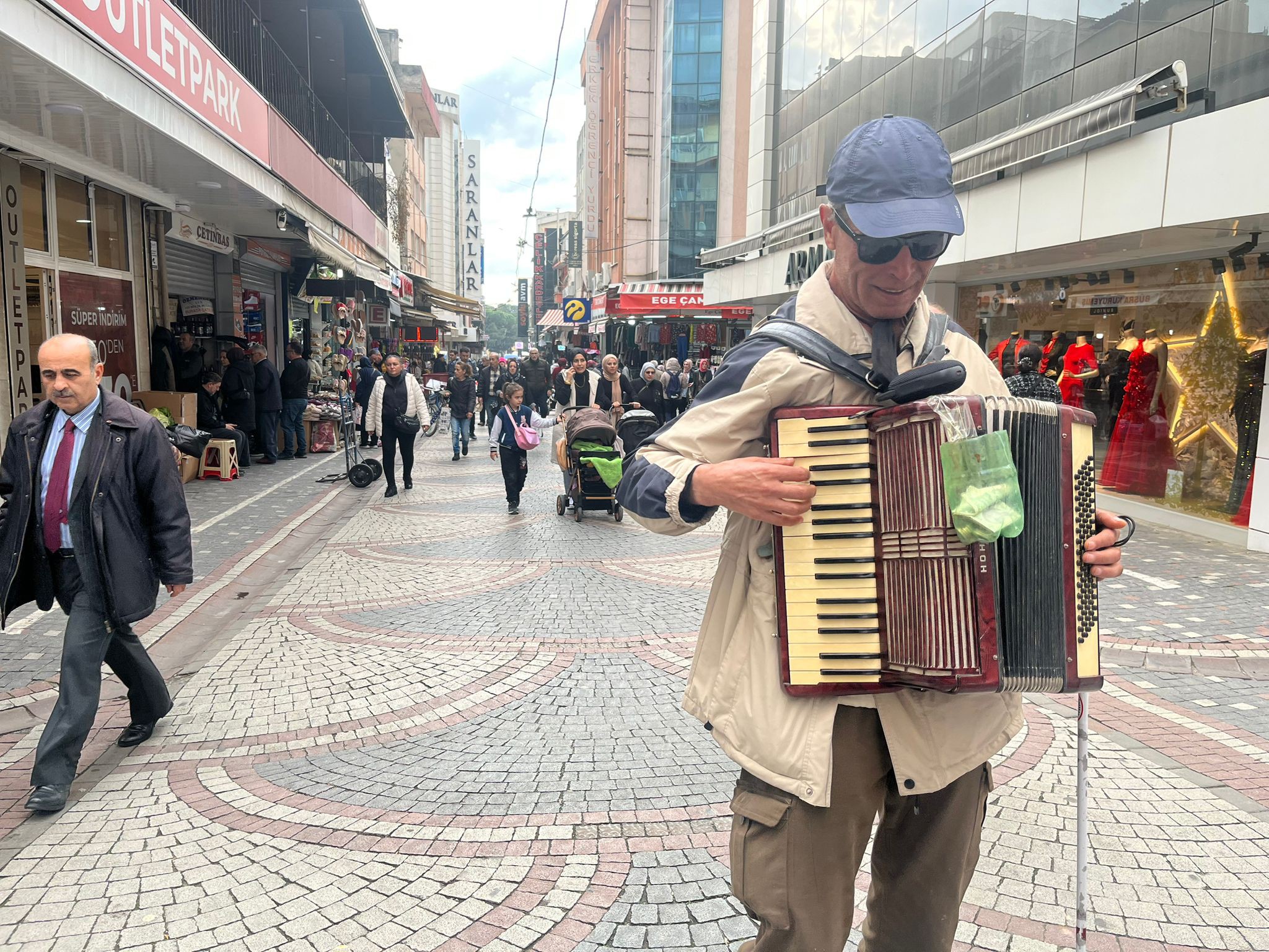 Aydınlılara Müzik Ziyafeti Sunuyor (3)