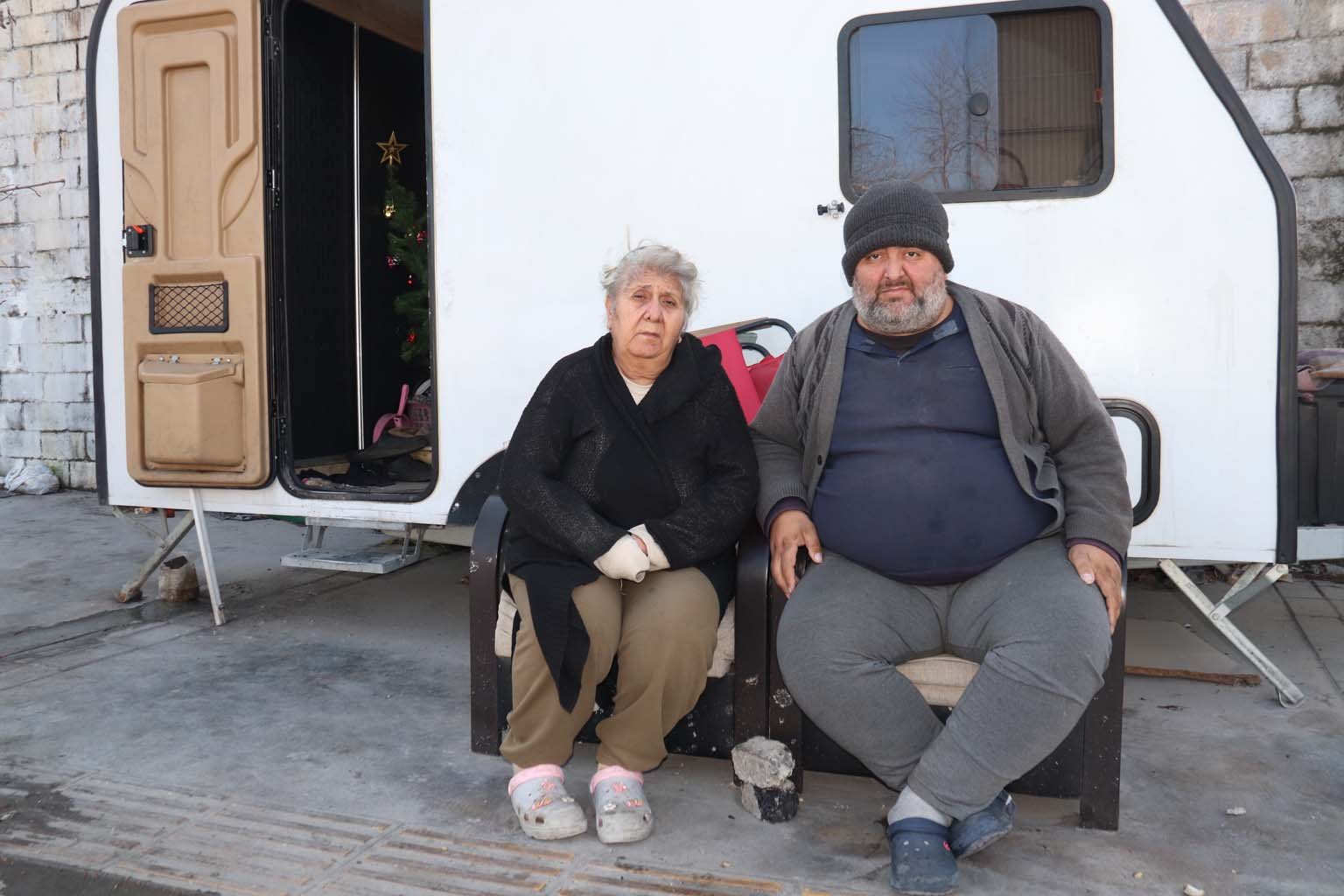 Babası Evi Sattı, Zihinsel Engelli Oğluyla Sokakta Kaldı (3)