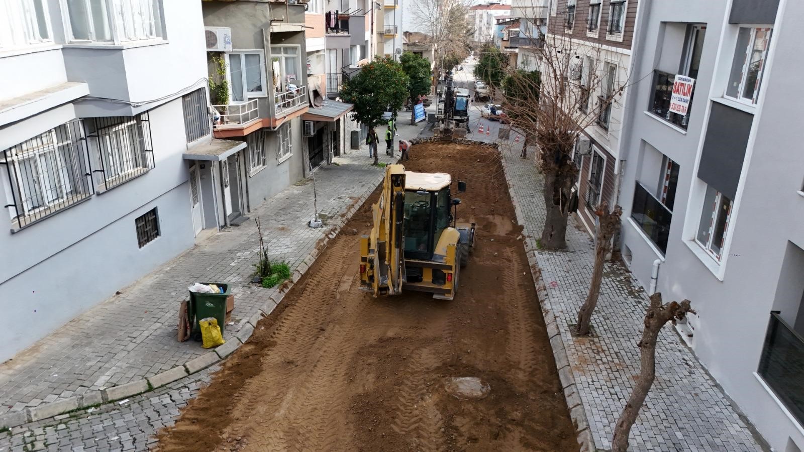 Efeler’de Yol Çalışmaları Devam Ediyor (3)