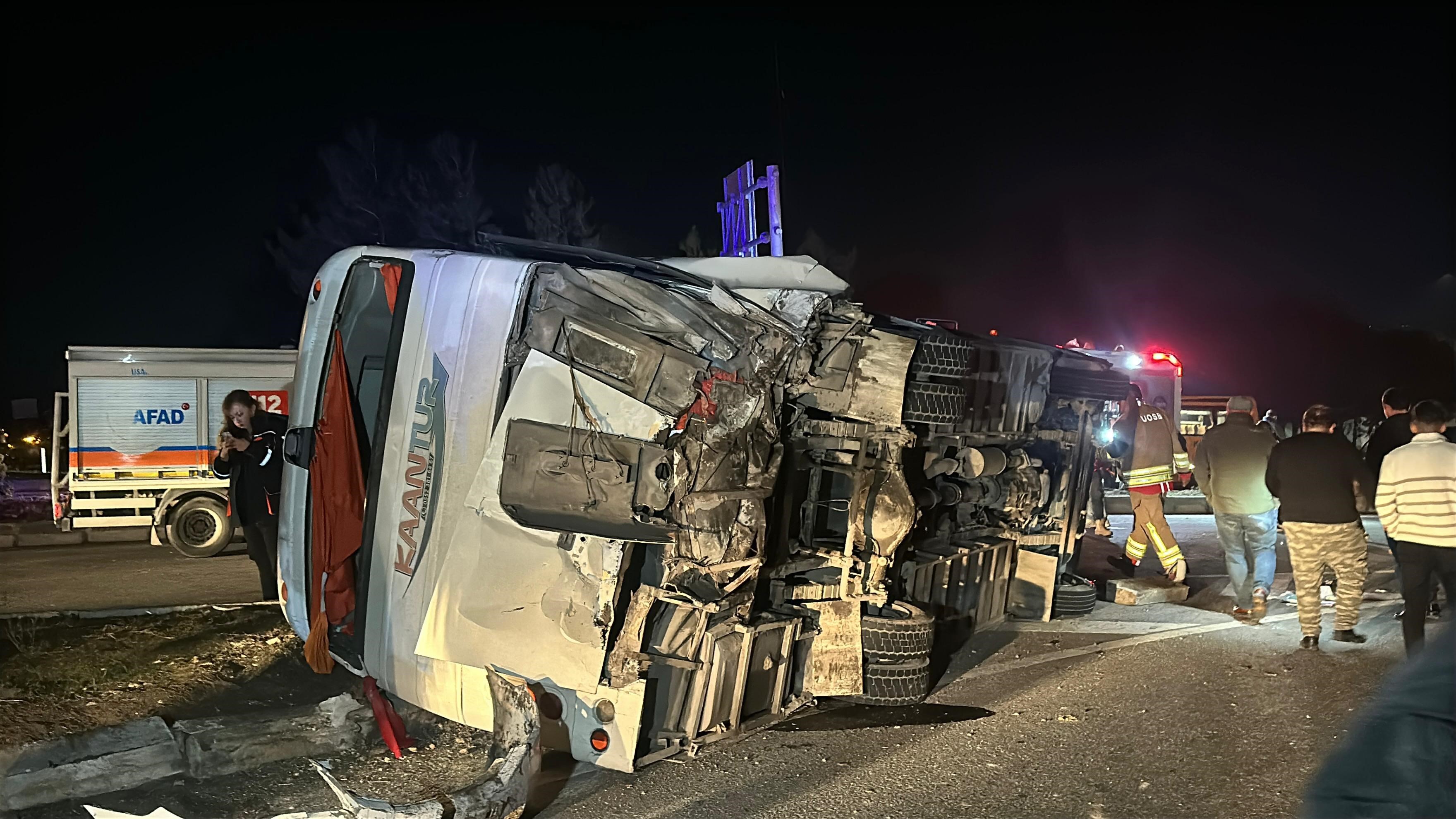 İzmir Karayolu’nda Can Pazarı.. 1'I Ağır, 28 Yaralı (6)