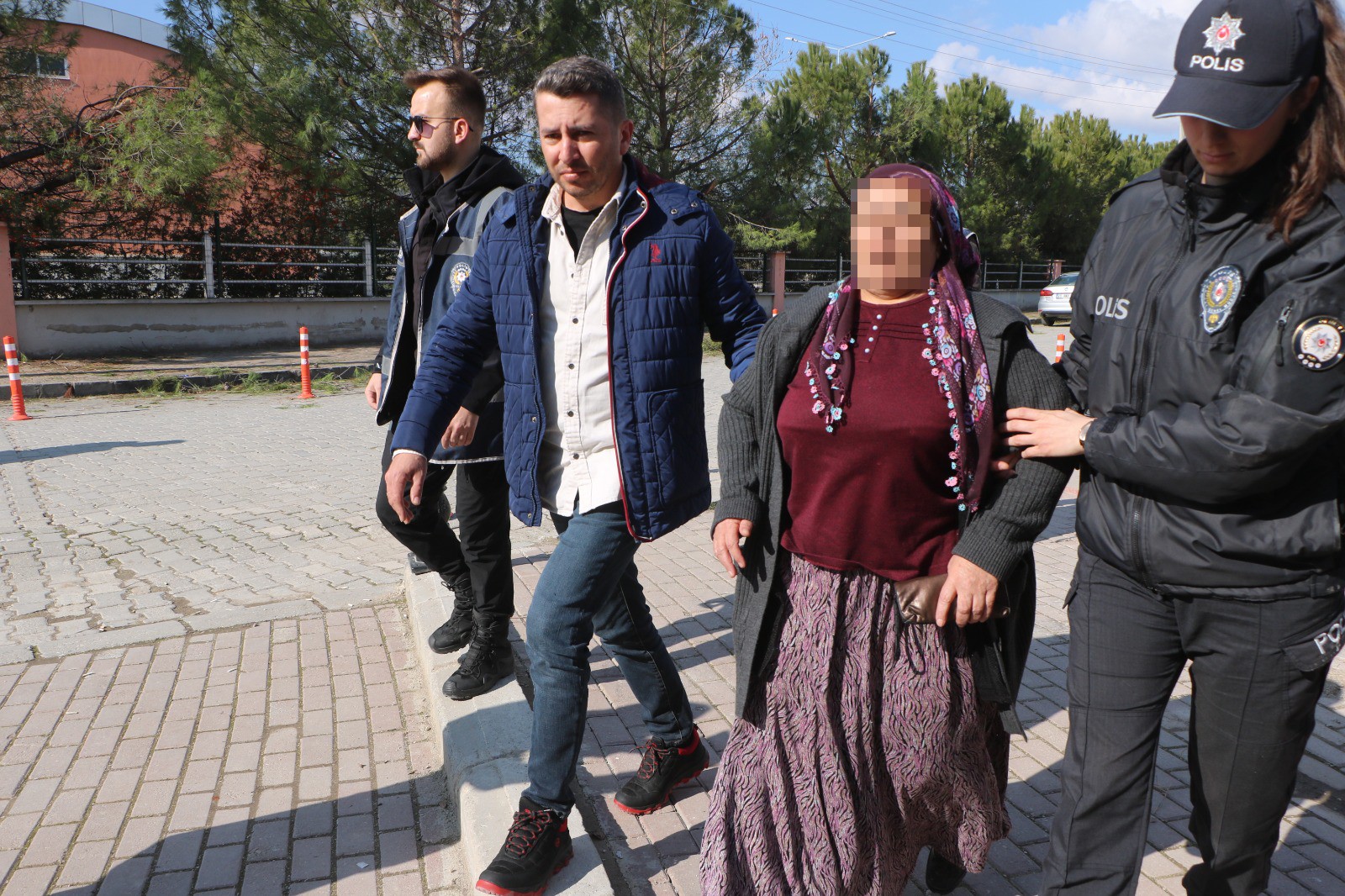 Katil Komşu Kadınlar Çıktı. (2)