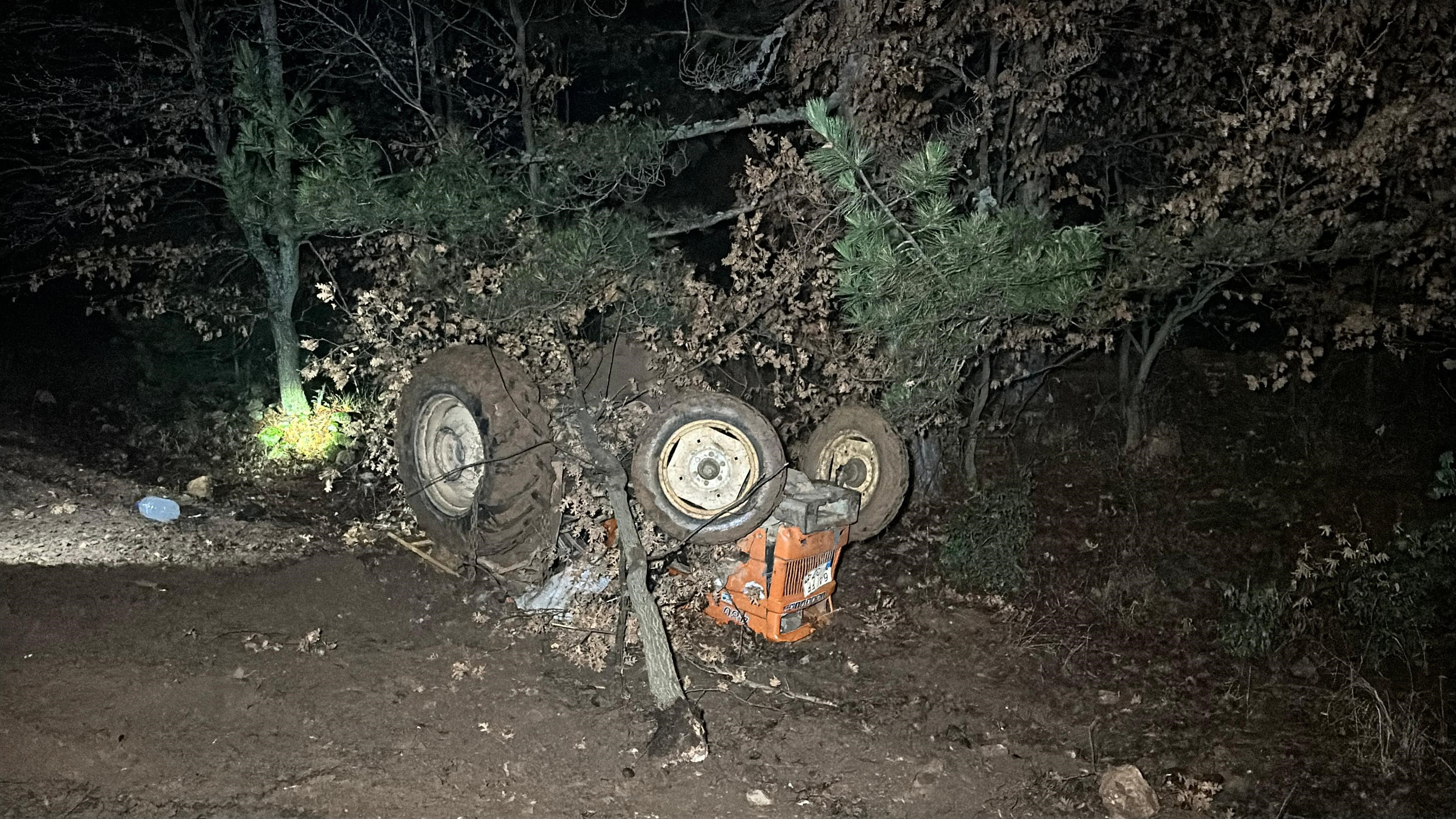 Kontrolden Çıkan Traktör Ormanlık Alana Devrildi 2 Ölü, 2 Yaralı (2)