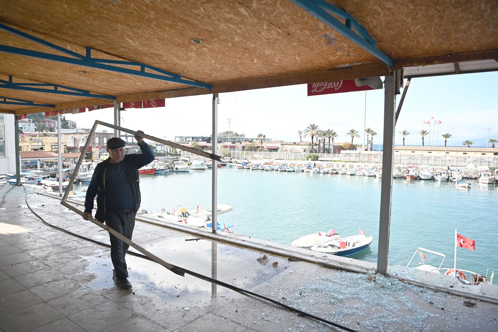 Kuşadası Balıkçılar Kahvesi'nde Yenileme Çalışmaları Başladı (5)