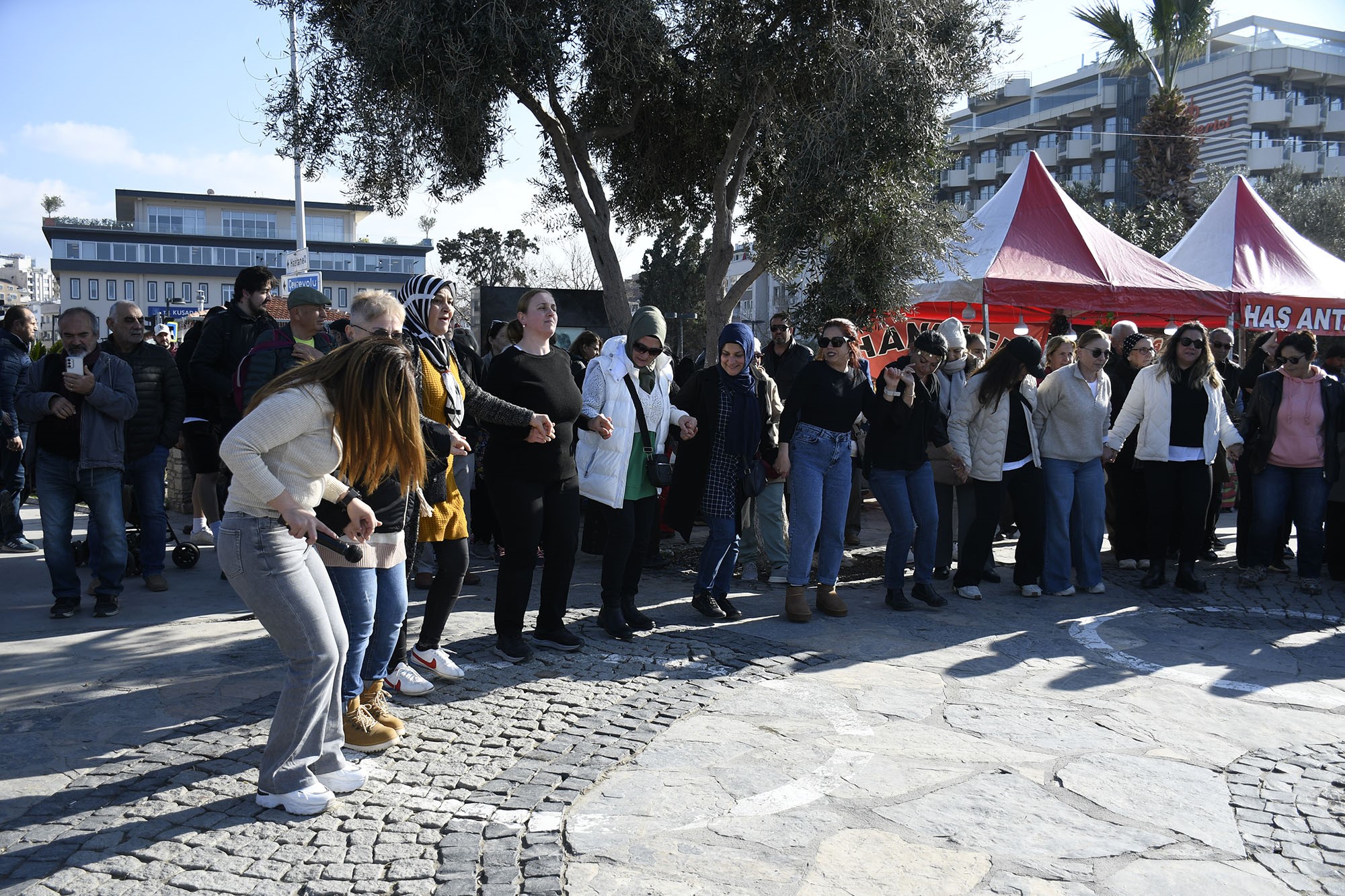 Kuşadası'nda Karadeniz Rüzgarı Esmeye Başladı (3)