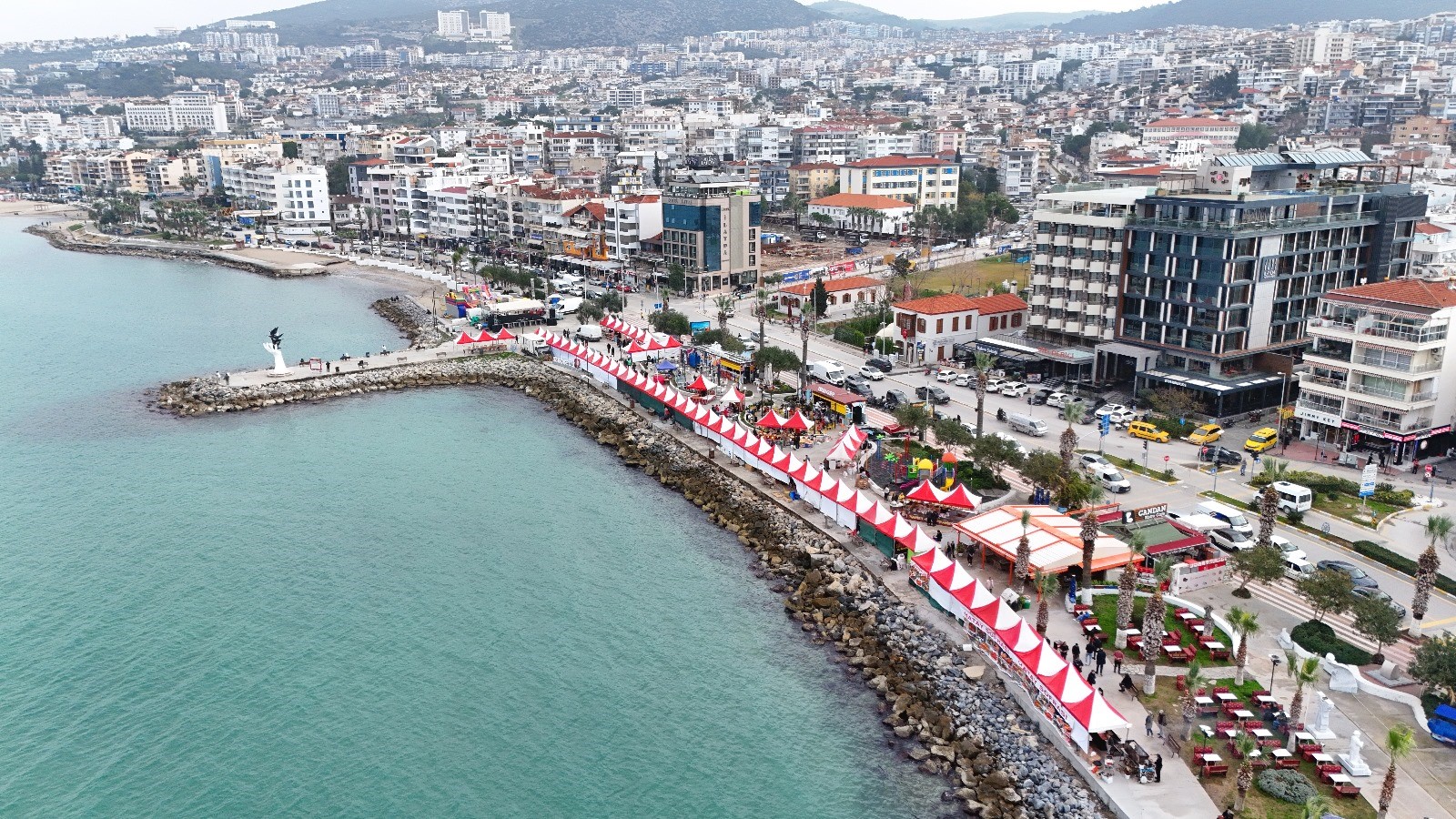 Kuşadası'nda Karadeniz Rüzgarı Esti