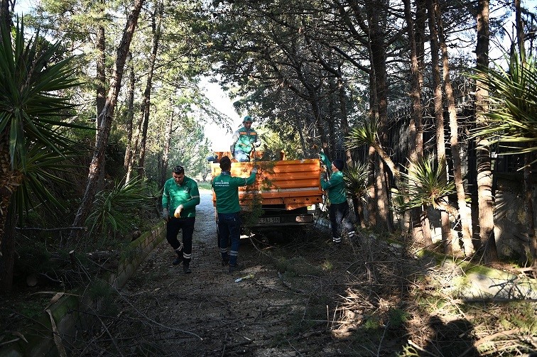 Kuşadası'nda Tüm Mahallelere Eşit Ve Kaliteli Hizmet Gidiyor (4)