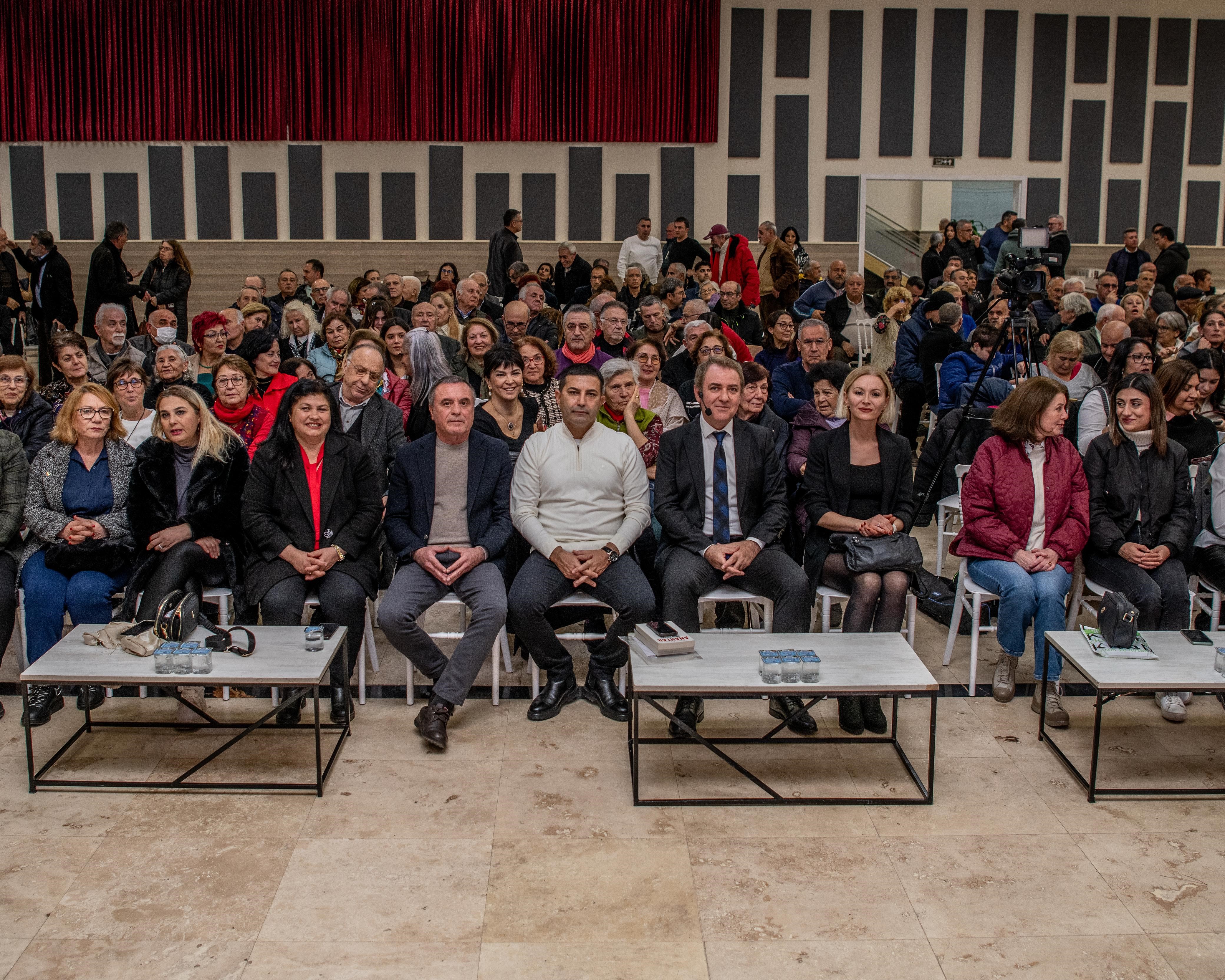 Kuşadası'ndaki Söyleşide Atatürk Konuşuldu (6)