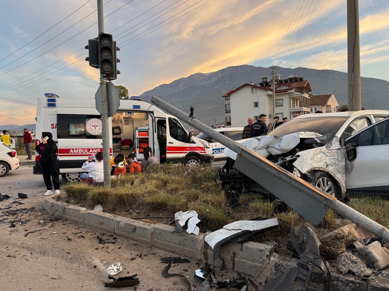 Trafik Işıklarında Meydana Gelen Kazada 2 Çocuk, 4 Yetişkin Hastanelik Oldu