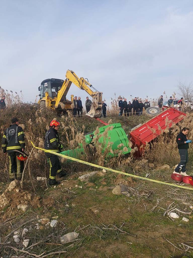 Traktör Kazasında Dede Öldü, Torun Kurtuldu (3)-1