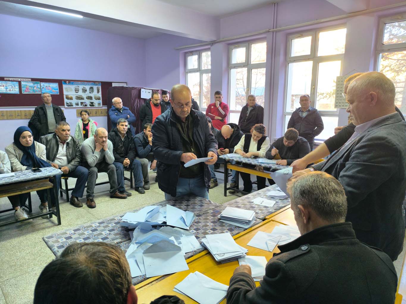 Vefat Eden Eşinin Yerine Seçildi, Ilk Iş Rahmetli Eşini Ziyaret Etti (4)