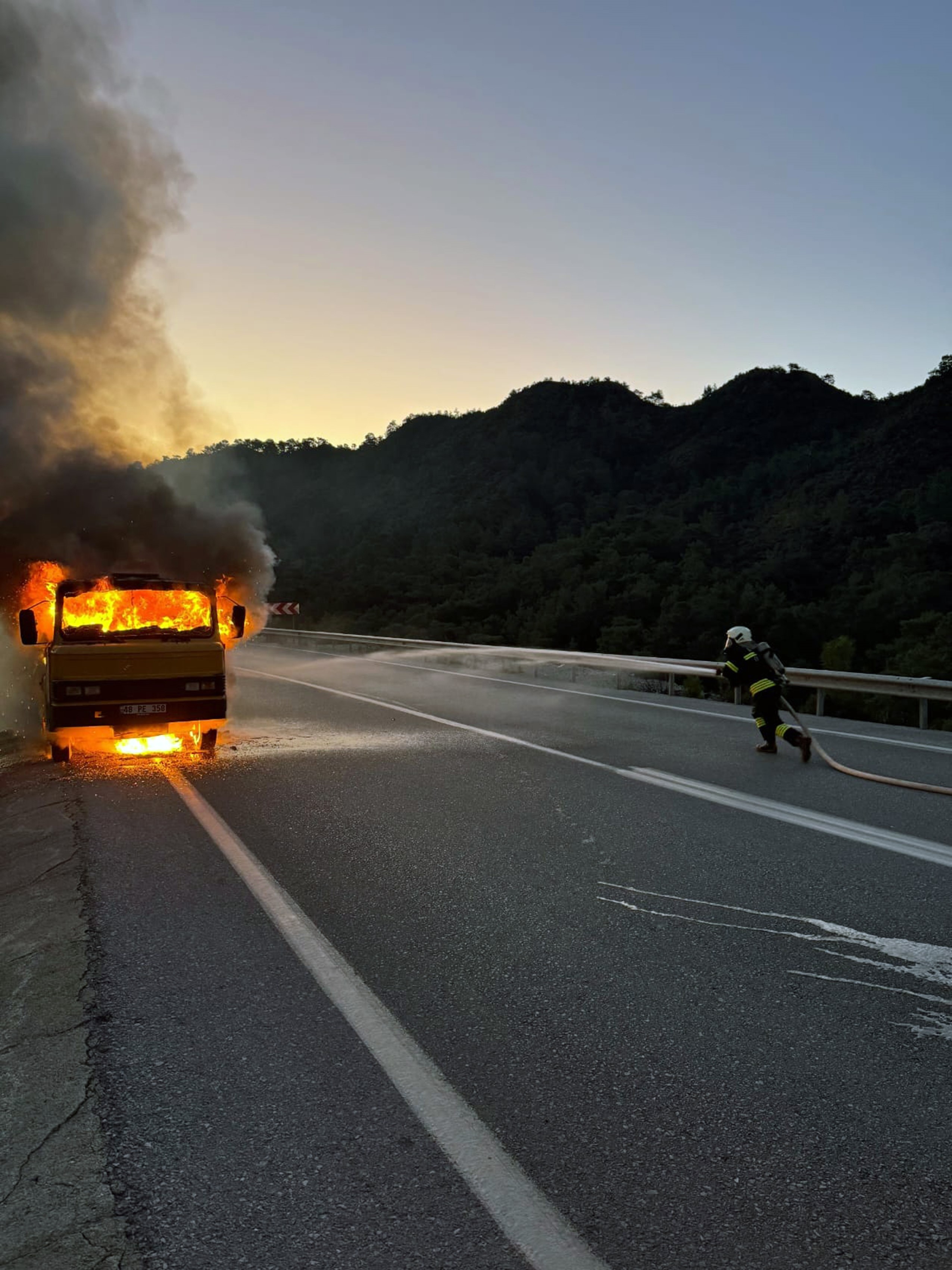 Yakıt Dolu Tanker Alev Alev Yandı (3)